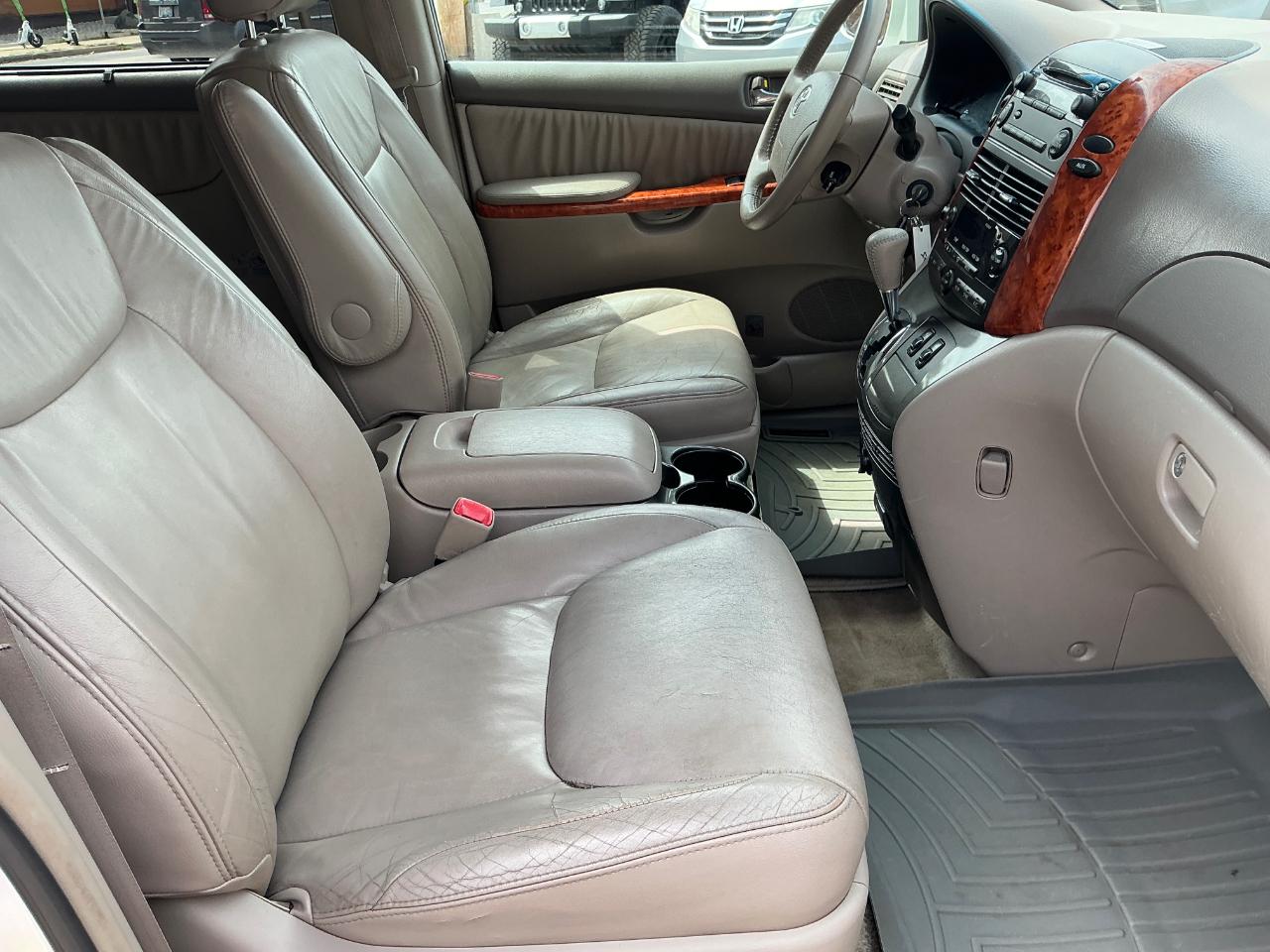 Toyota Sienna XLE 2006