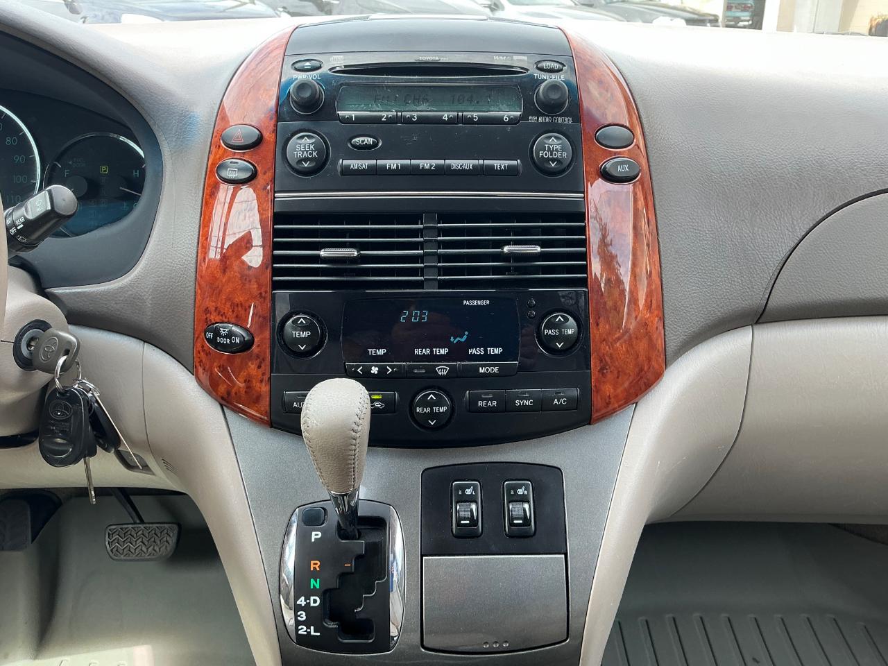 Toyota Sienna XLE 2006