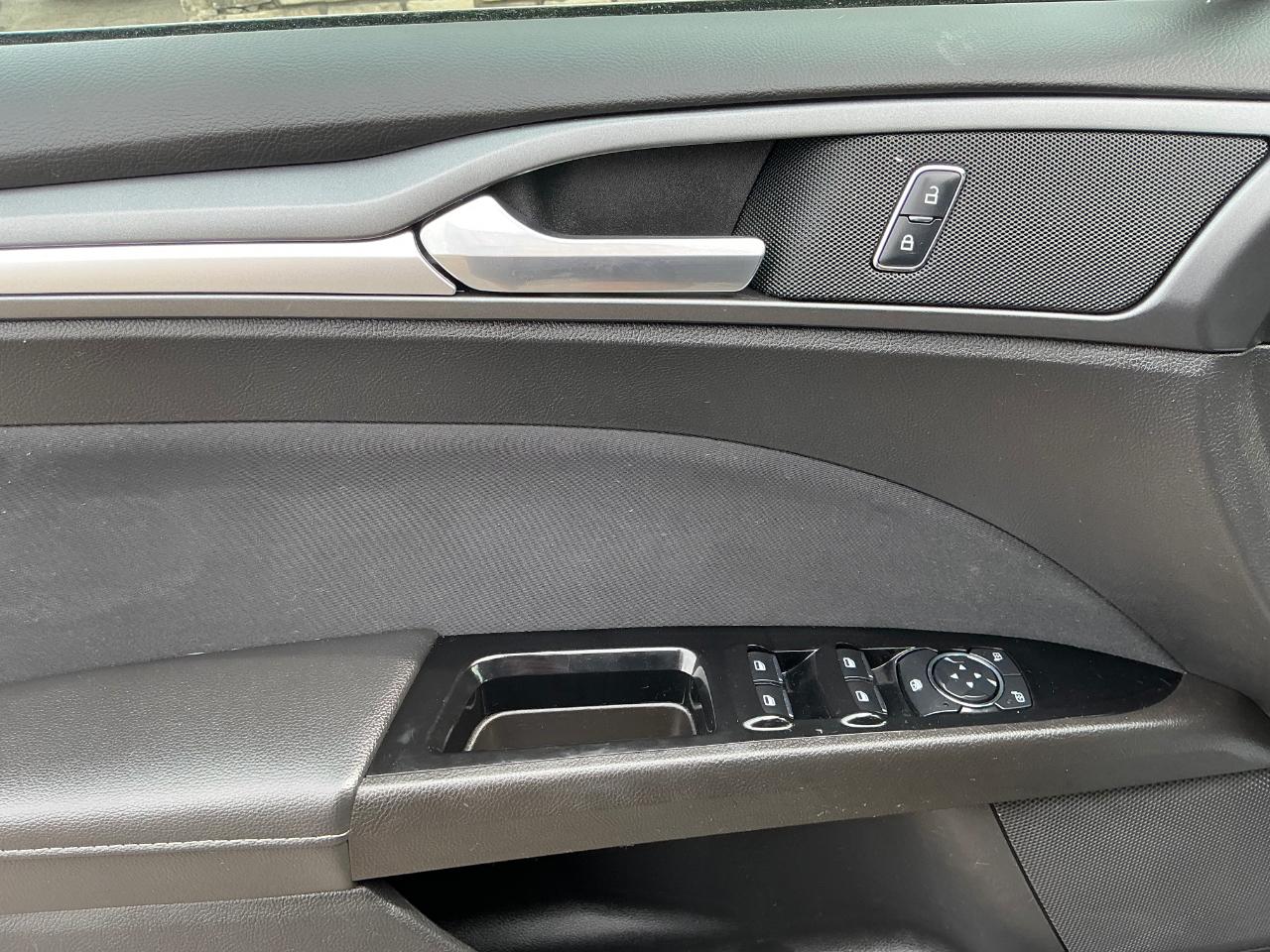 Ford Fusion SE 2016
