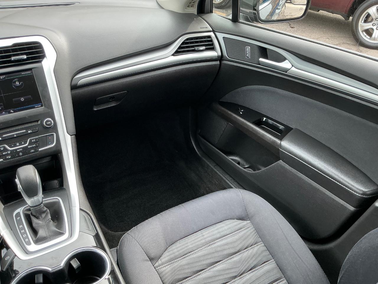 Ford Fusion SE 2016