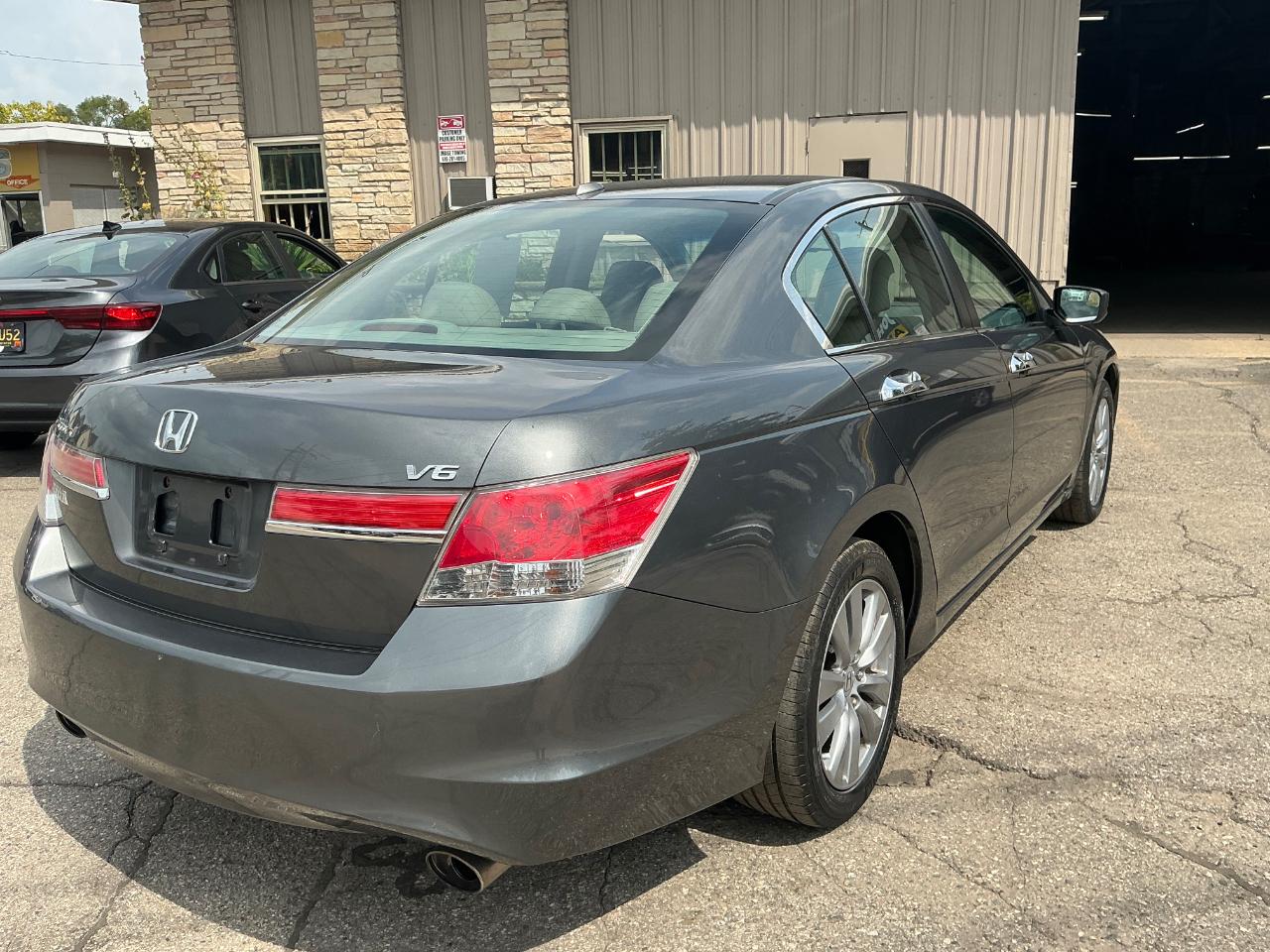 Honda Accord EX-L V-6 Sedan AT 2011