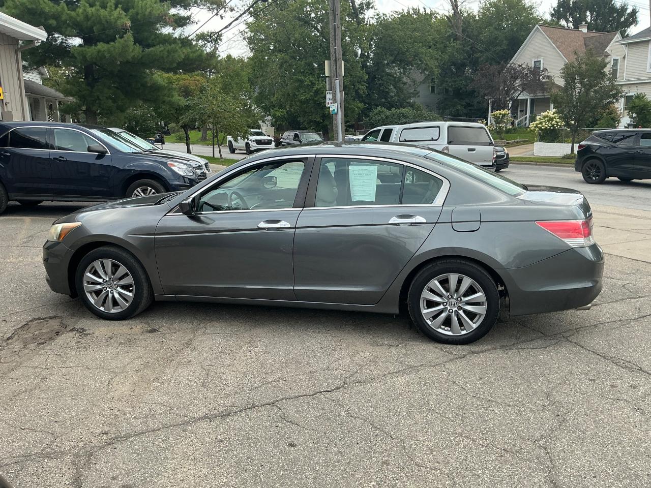 Honda Accord EX-L V-6 Sedan AT 2011