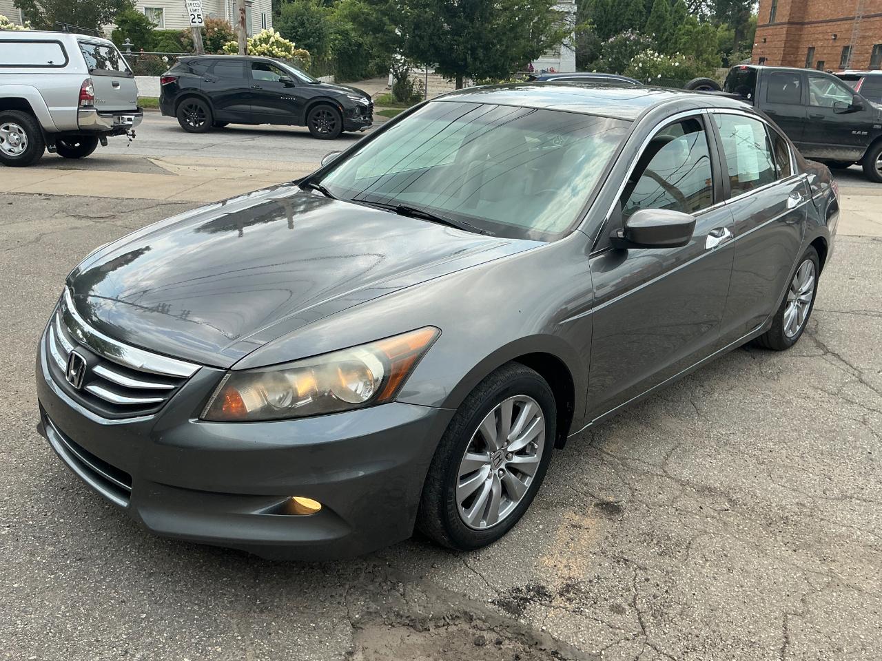 Honda Accord EX-L V-6 Sedan AT 2011