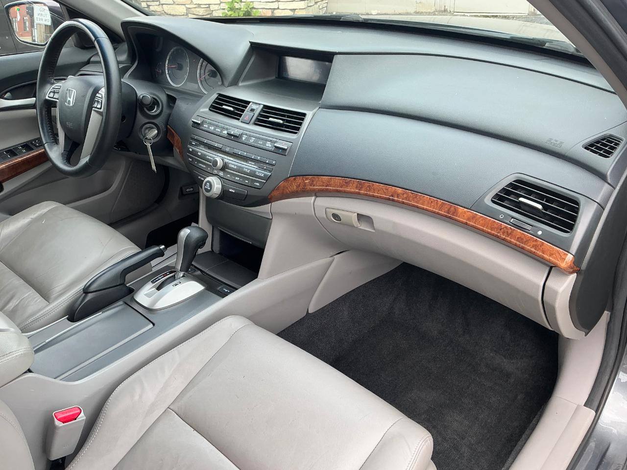 Honda Accord EX-L V-6 Sedan AT 2011