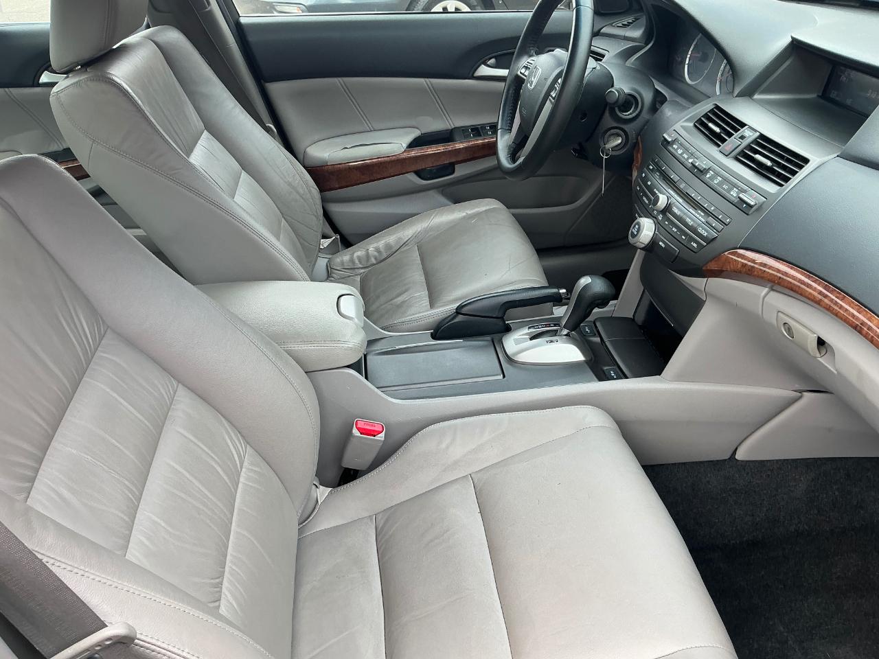 Honda Accord EX-L V-6 Sedan AT 2011