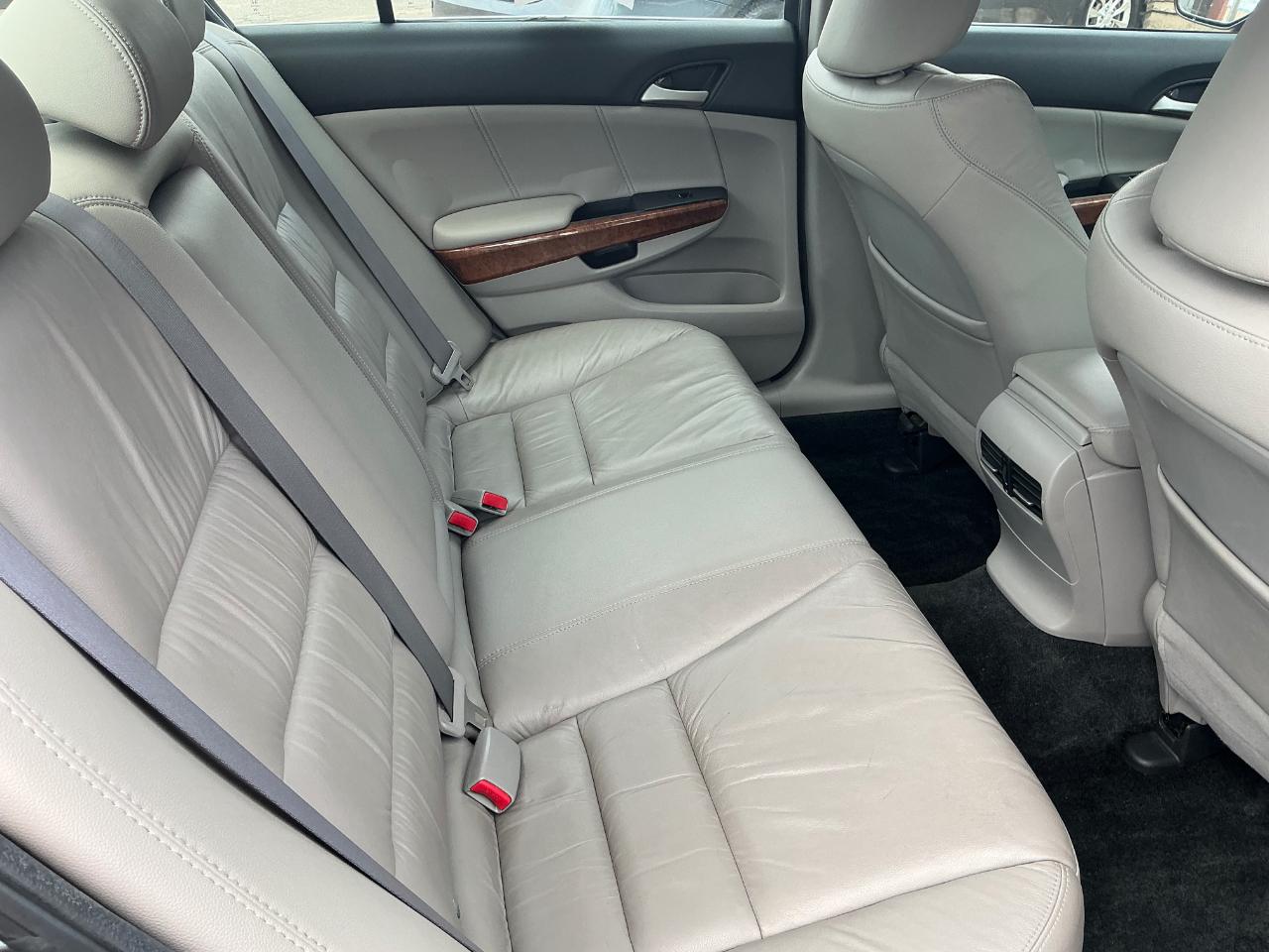 Honda Accord EX-L V-6 Sedan AT 2011