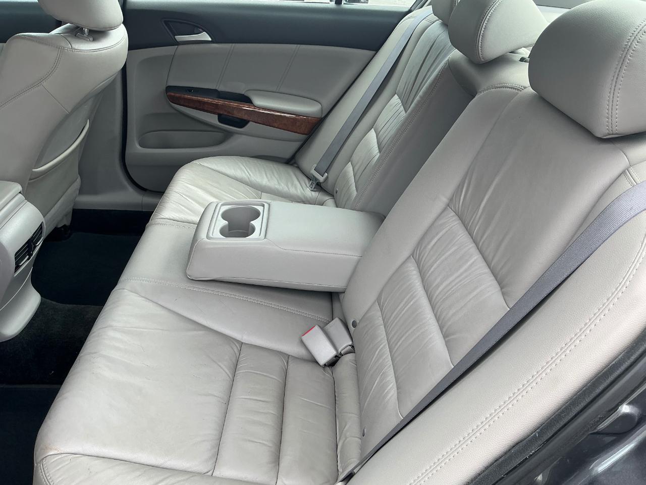 Honda Accord EX-L V-6 Sedan AT 2011