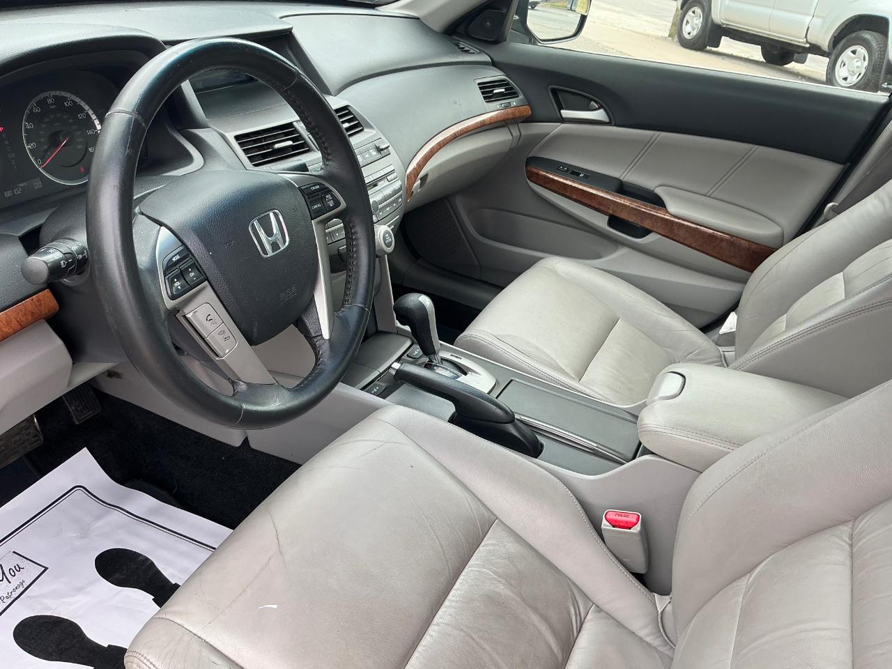 Honda Accord EX-L V-6 Sedan AT 2011