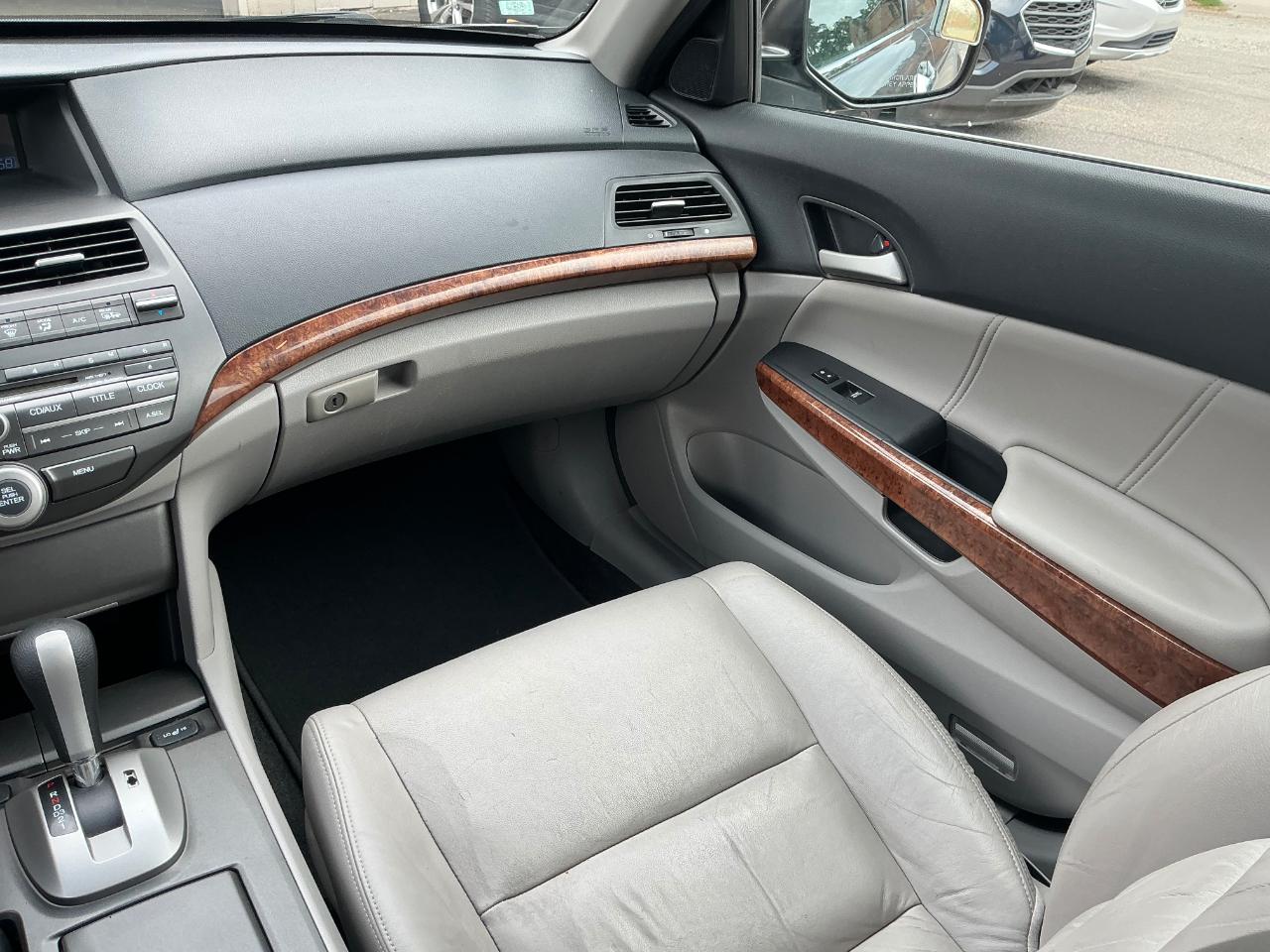 Honda Accord EX-L V-6 Sedan AT 2011