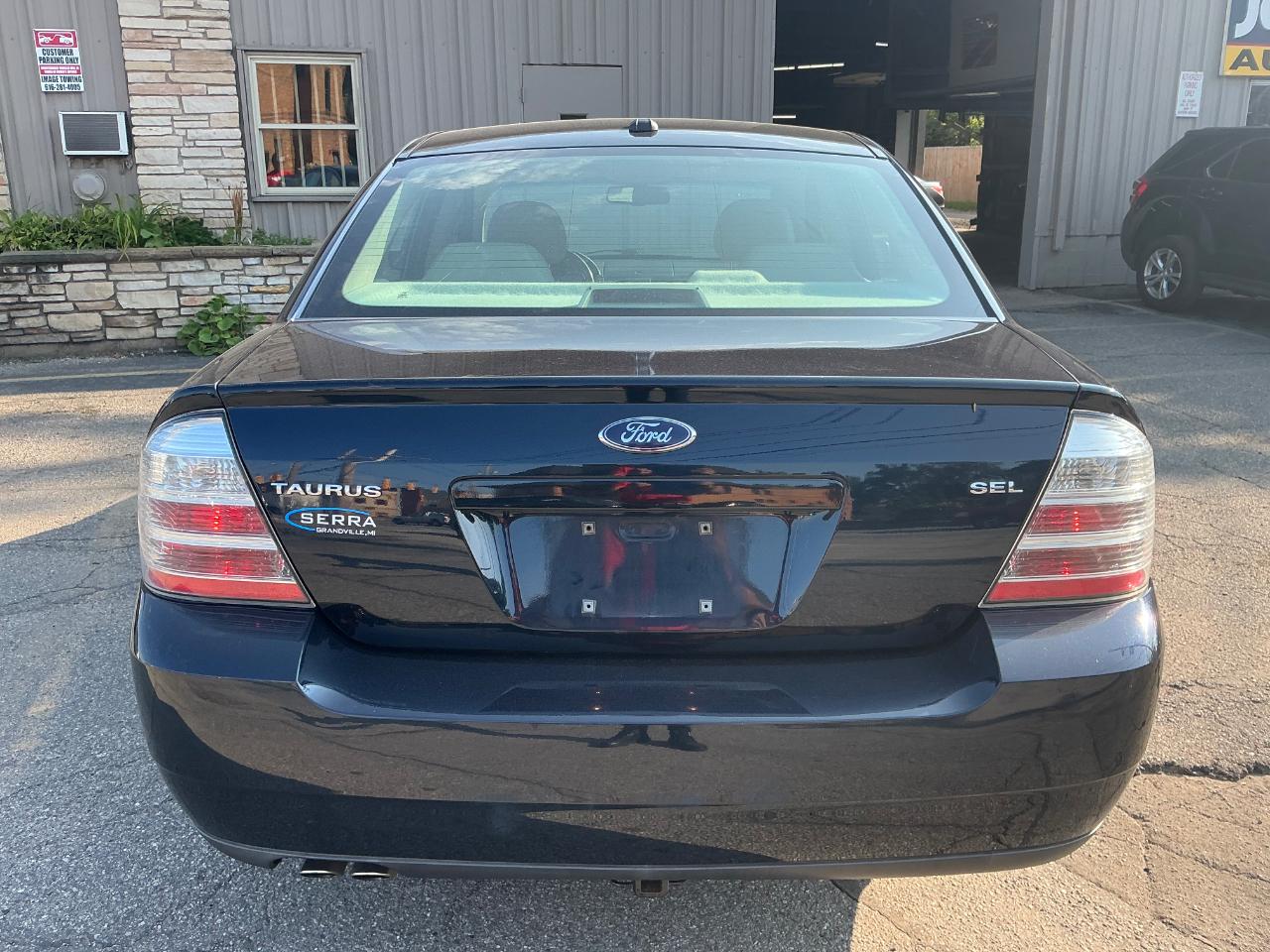 Ford Taurus SEL FWD 2009