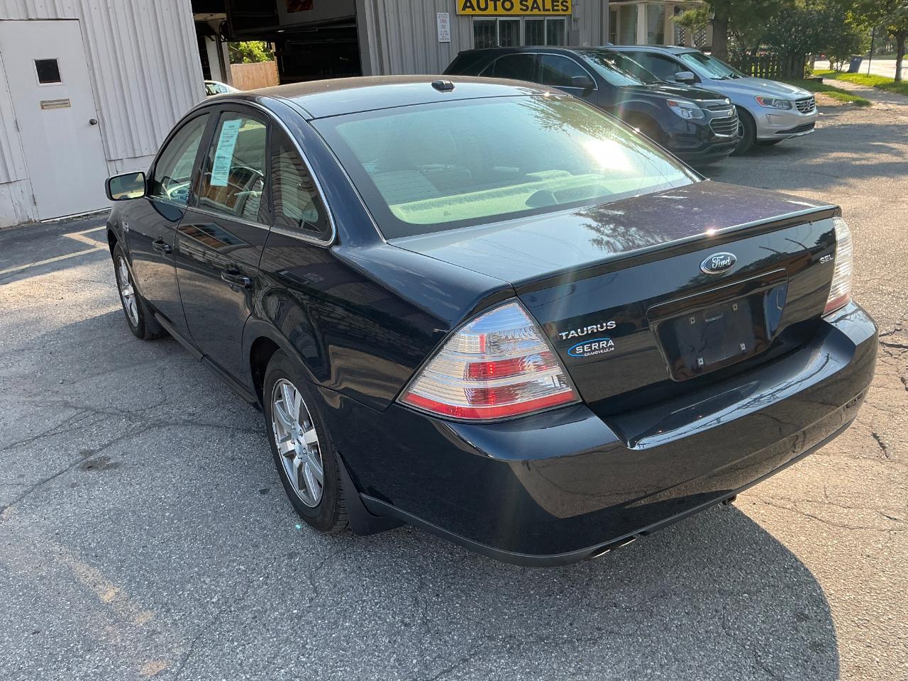 Ford Taurus SEL FWD 2009
