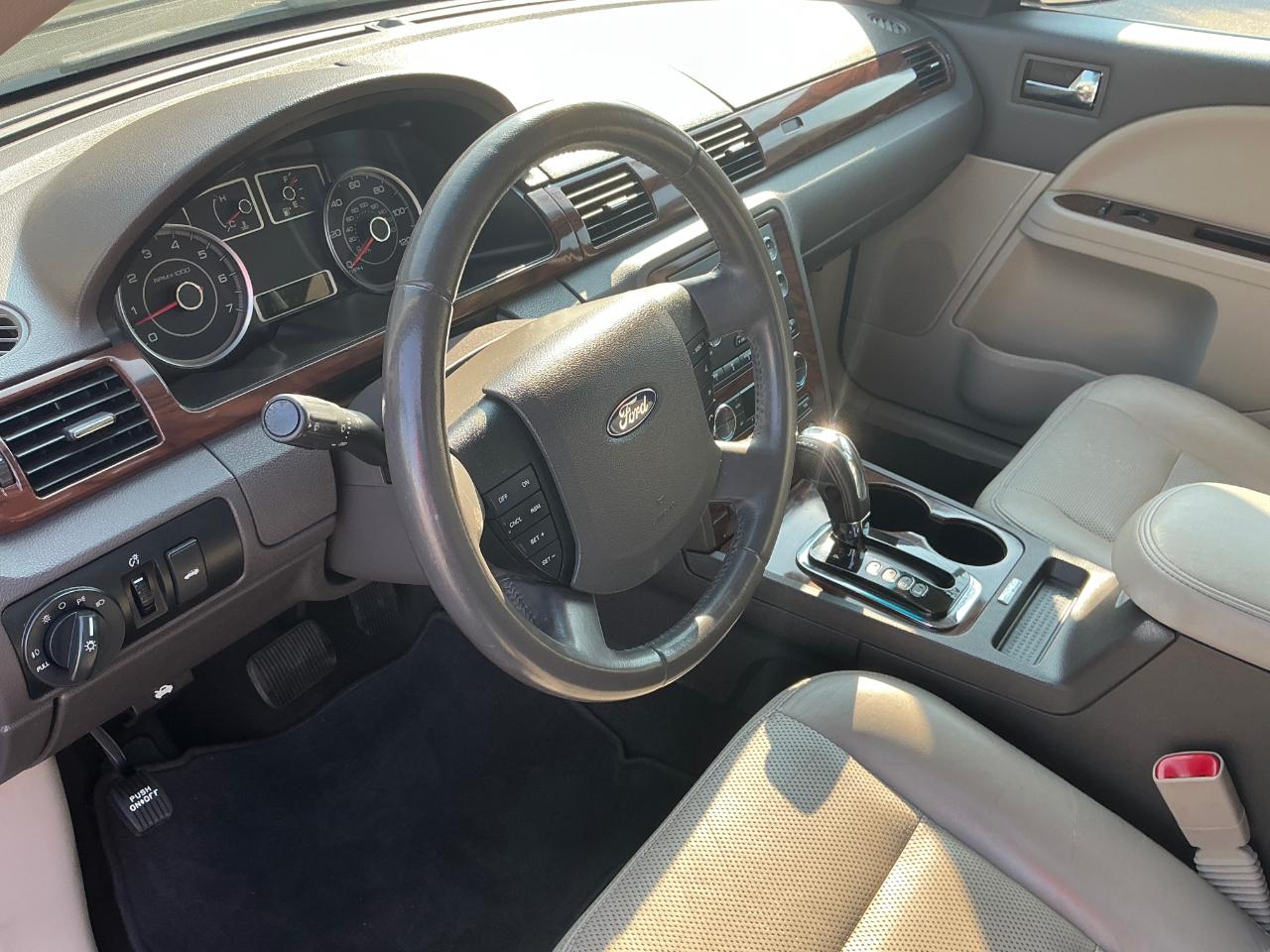 Ford Taurus SEL FWD 2009