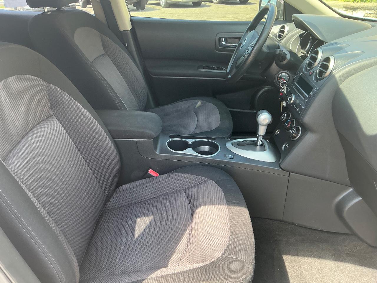 Nissan Rogue S AWD 2010