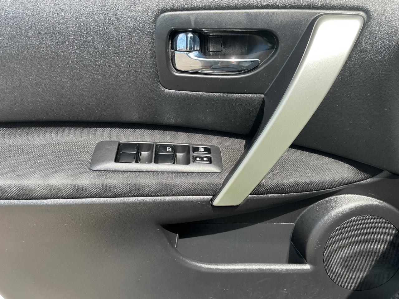 Nissan Rogue S AWD 2010
