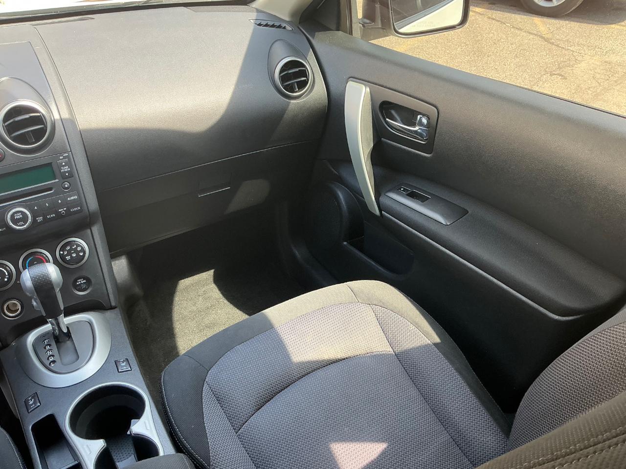 Nissan Rogue S AWD 2010