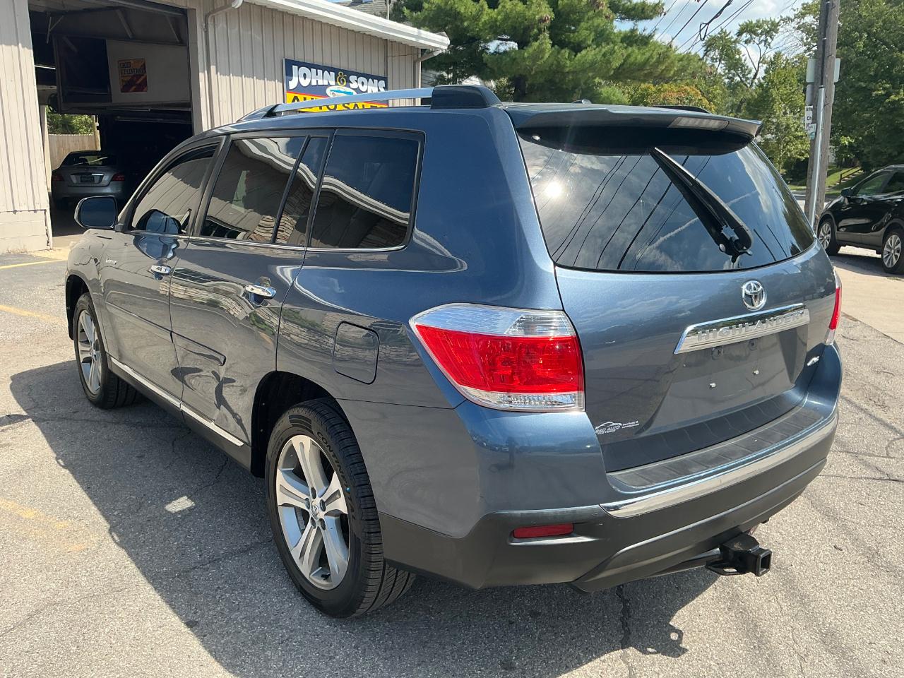 Toyota Highlander Limited 4WD 2011