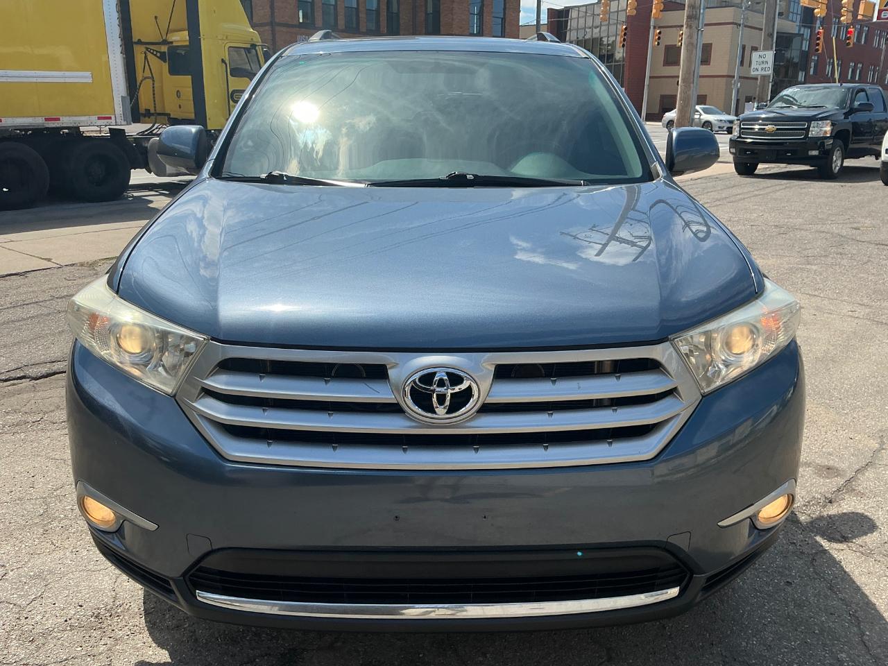 Toyota Highlander Limited 4WD 2011
