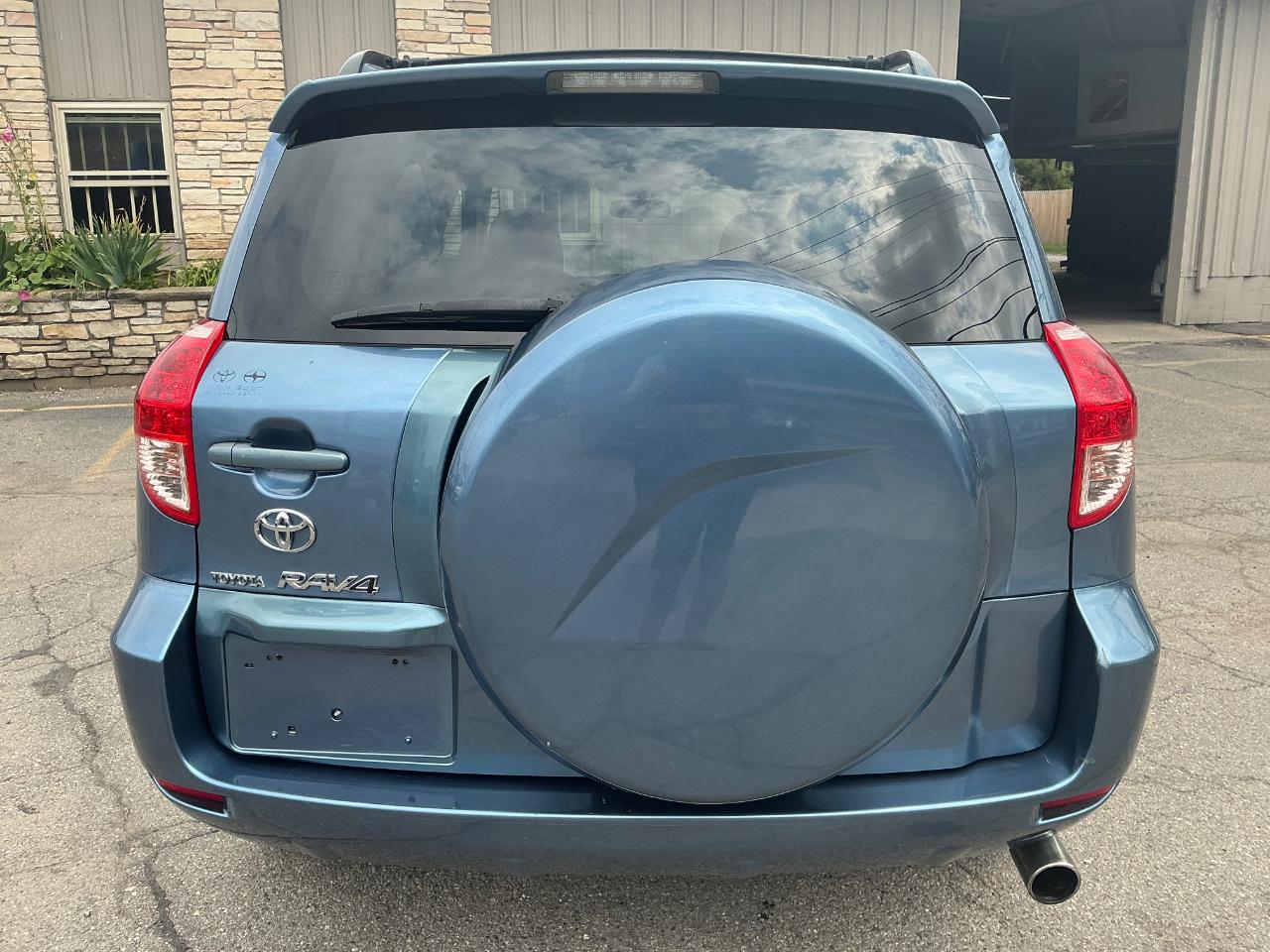 Toyota RAV4 Limited I4 2WD 2007