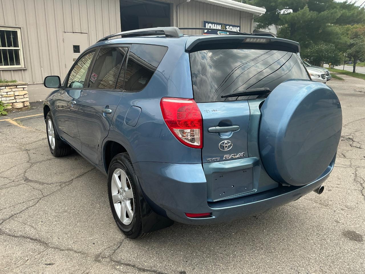 Toyota RAV4 Limited I4 2WD 2007