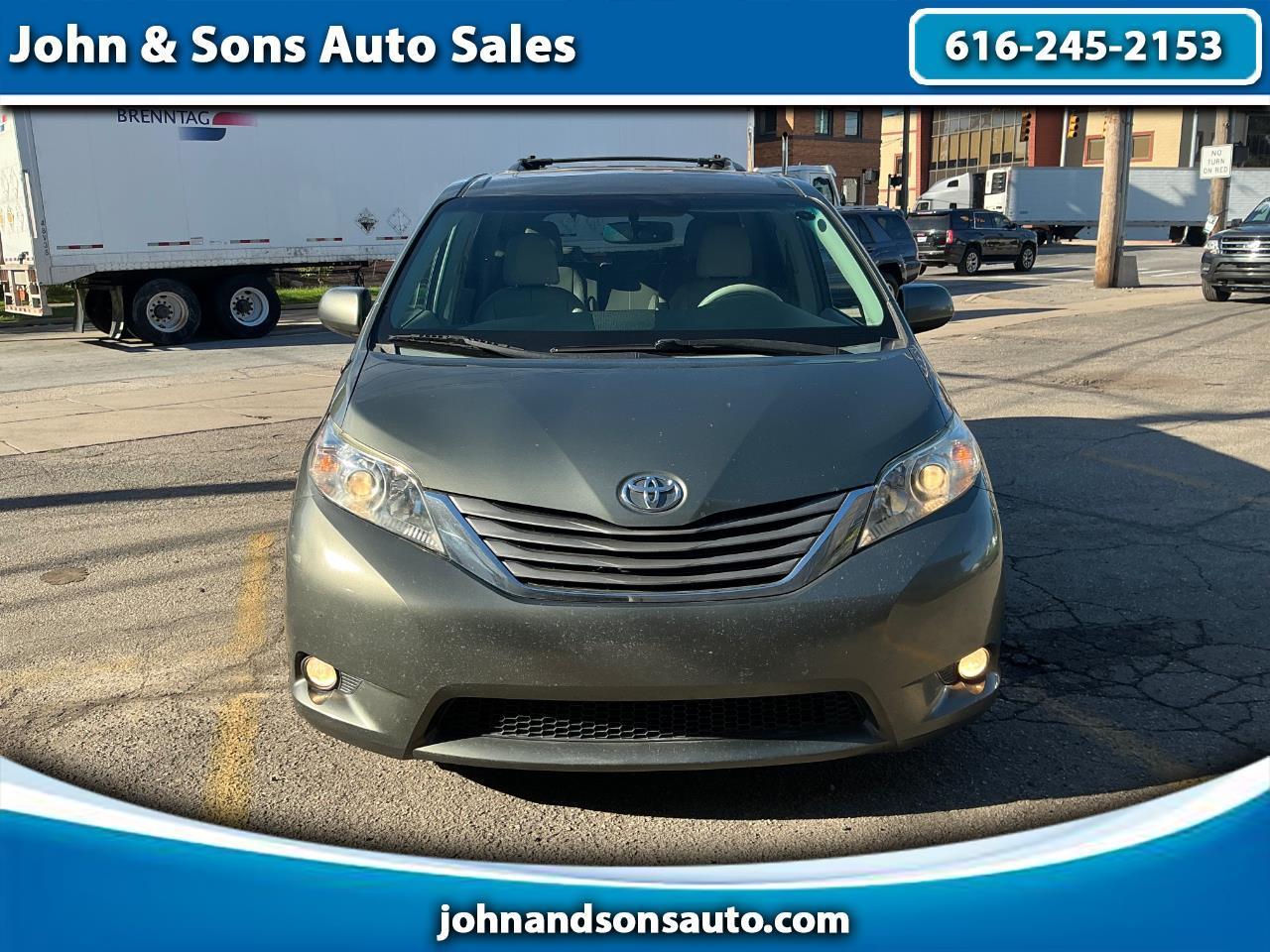 Toyota Sienna XLE AWD 7-Passenger V6 2012