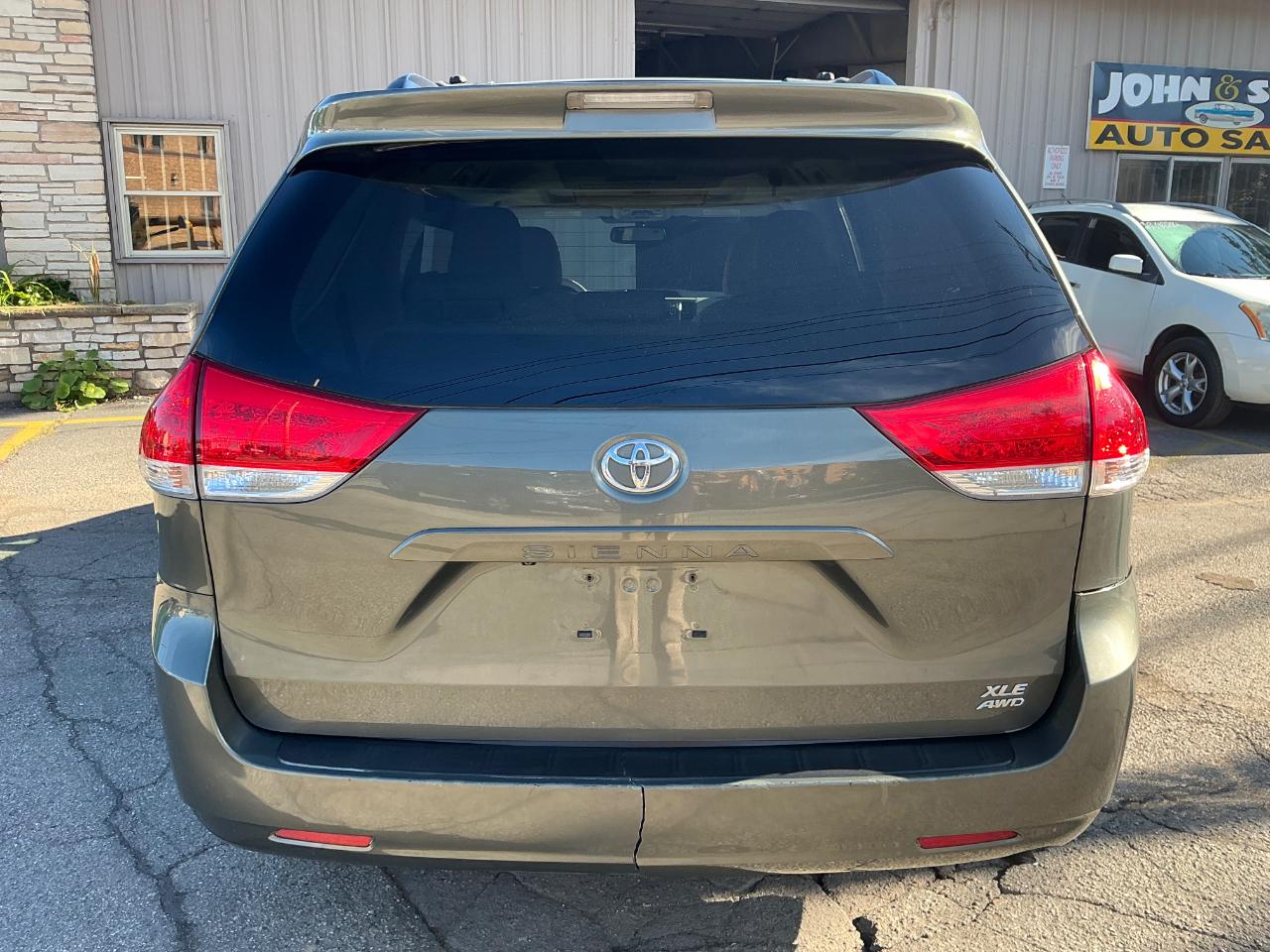 Toyota Sienna XLE AWD 7-Passenger V6 2012