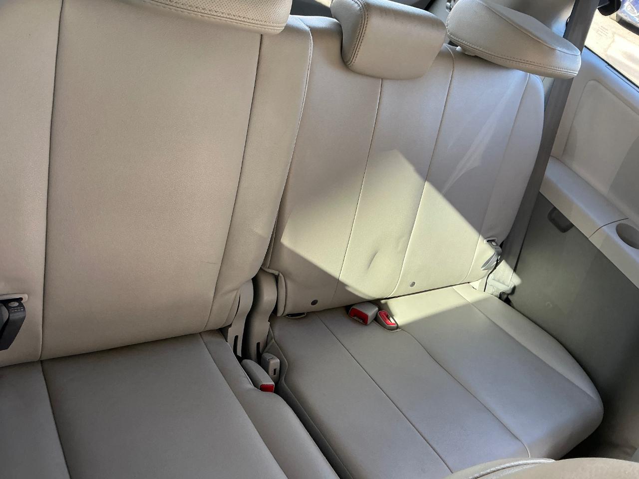 Toyota Sienna XLE AWD 7-Passenger V6 2012