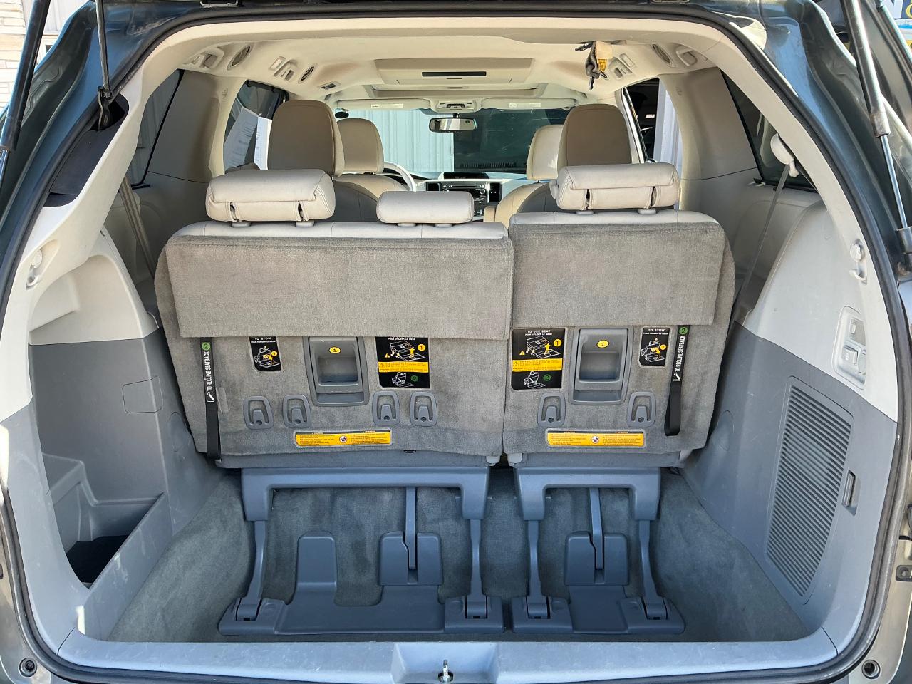 Toyota Sienna XLE AWD 7-Passenger V6 2012