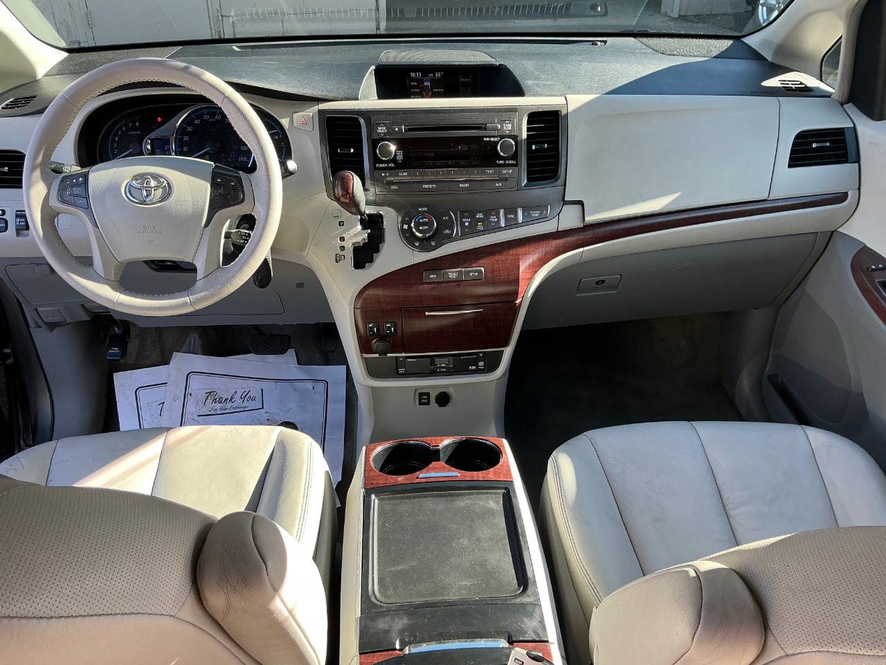 Toyota Sienna XLE AWD 7-Passenger V6 2012