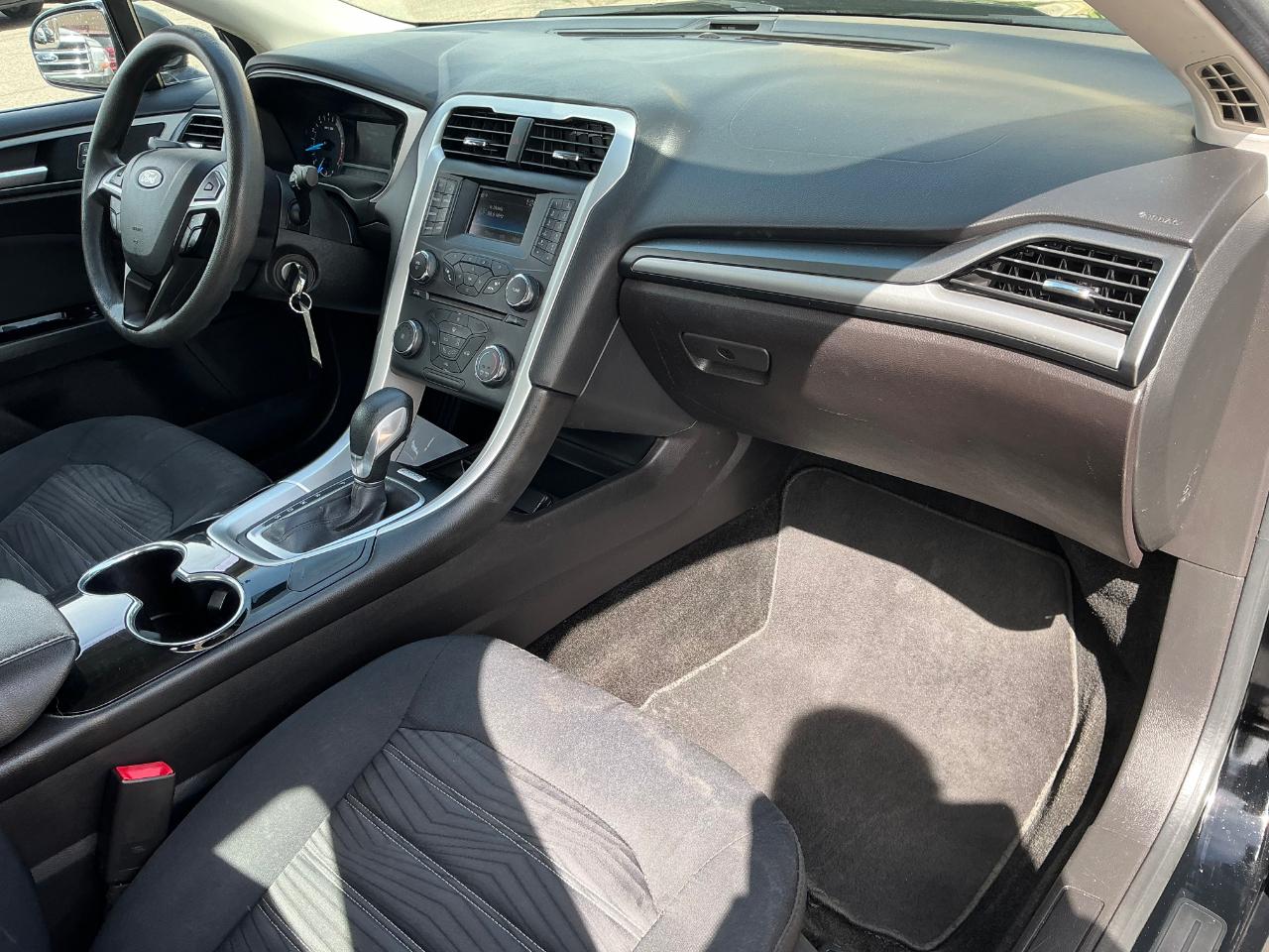 Ford Fusion SE 2016
