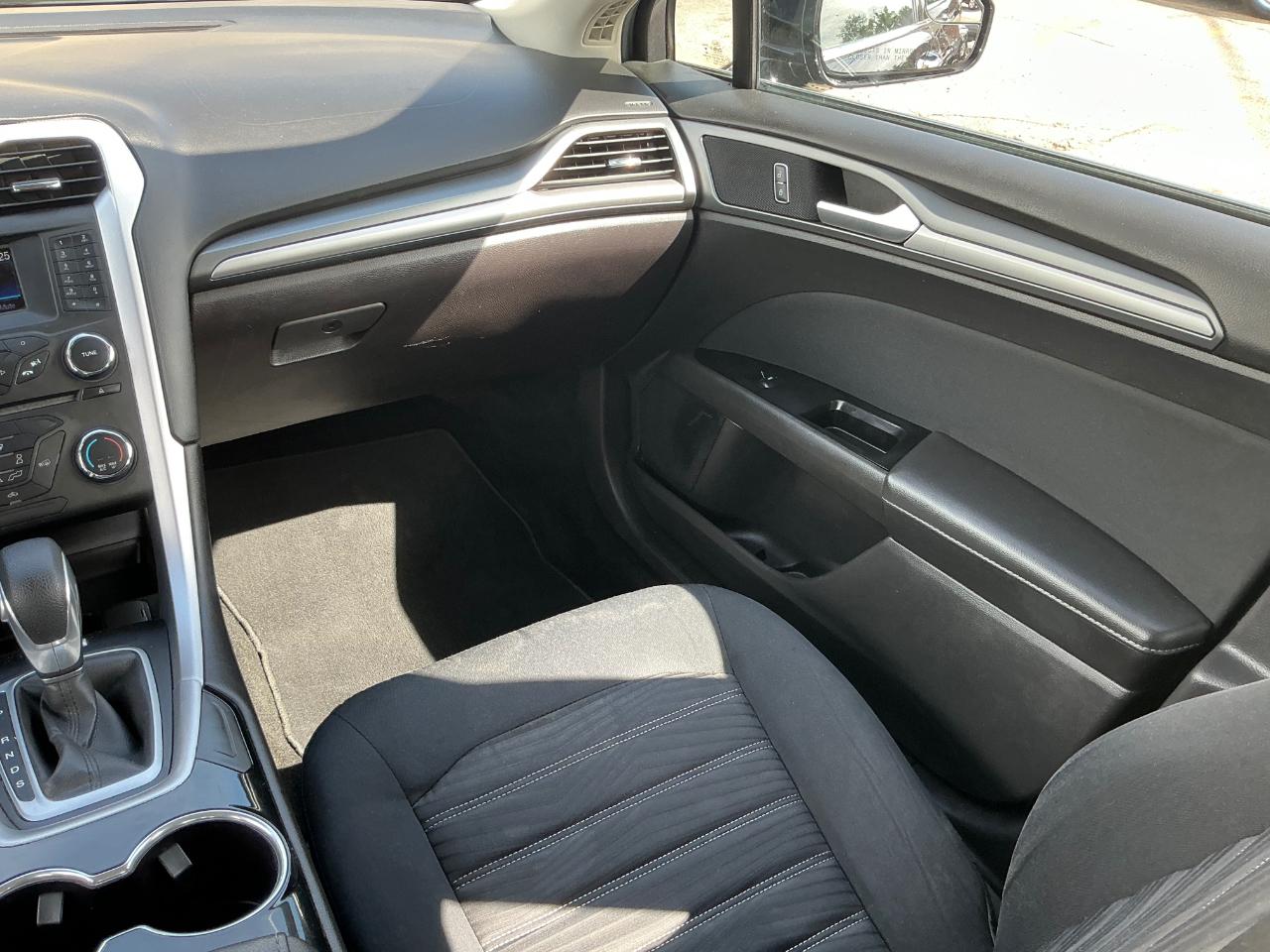 Ford Fusion SE 2016