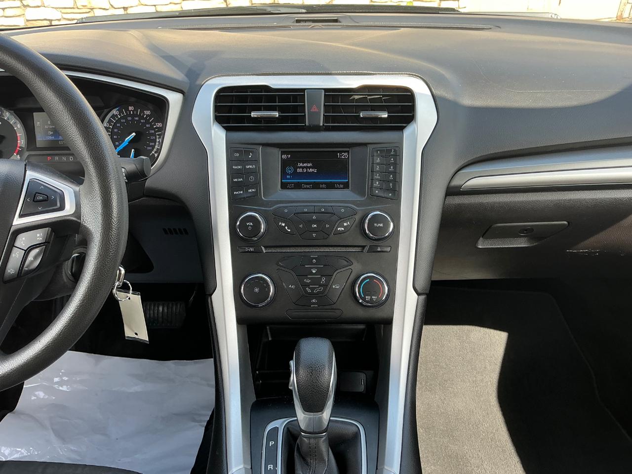 Ford Fusion SE 2016