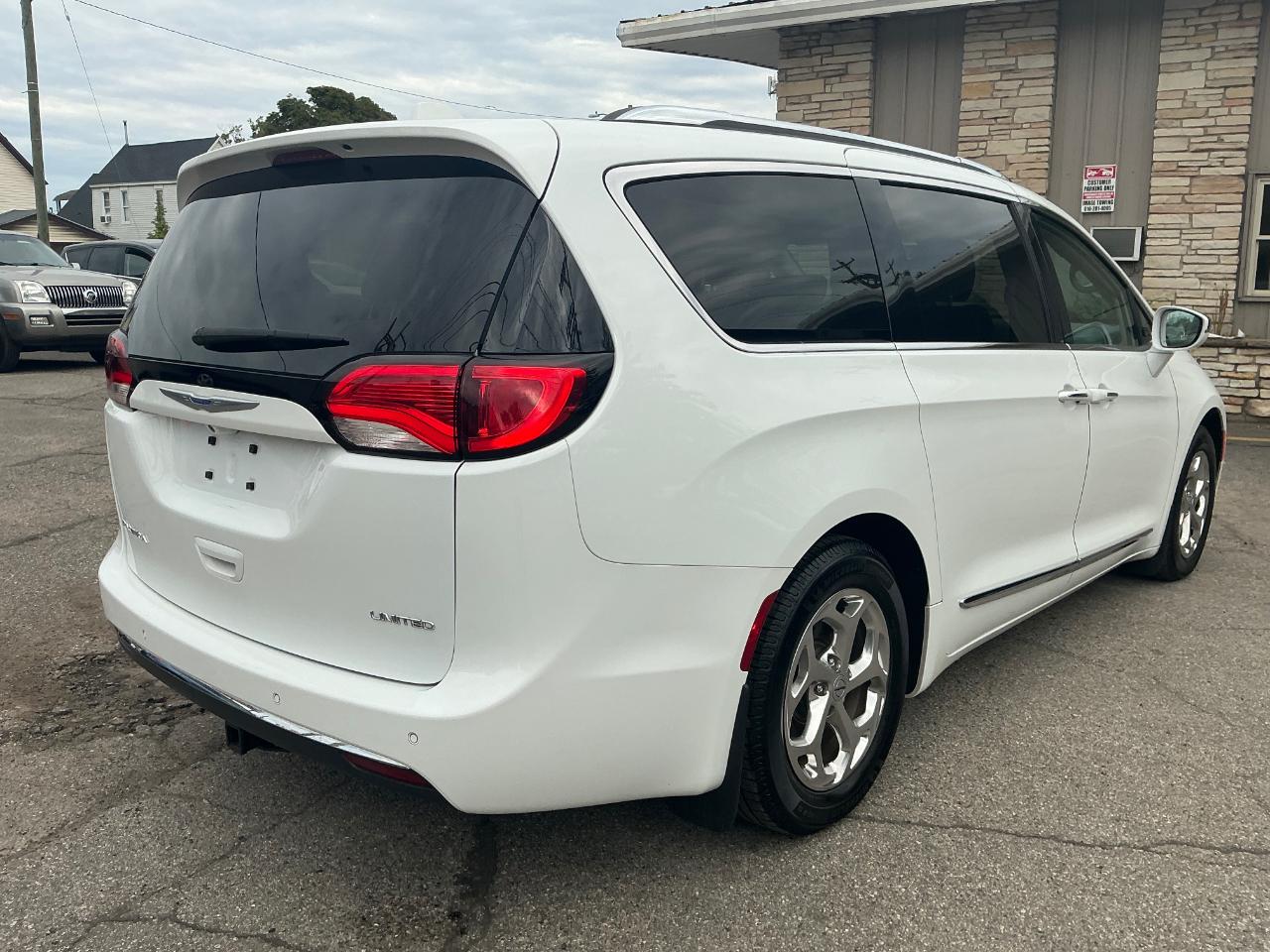 Chrysler Pacifica Limited 2018