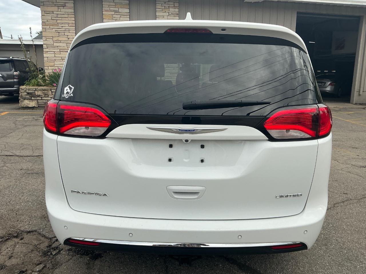 Chrysler Pacifica Limited 2018