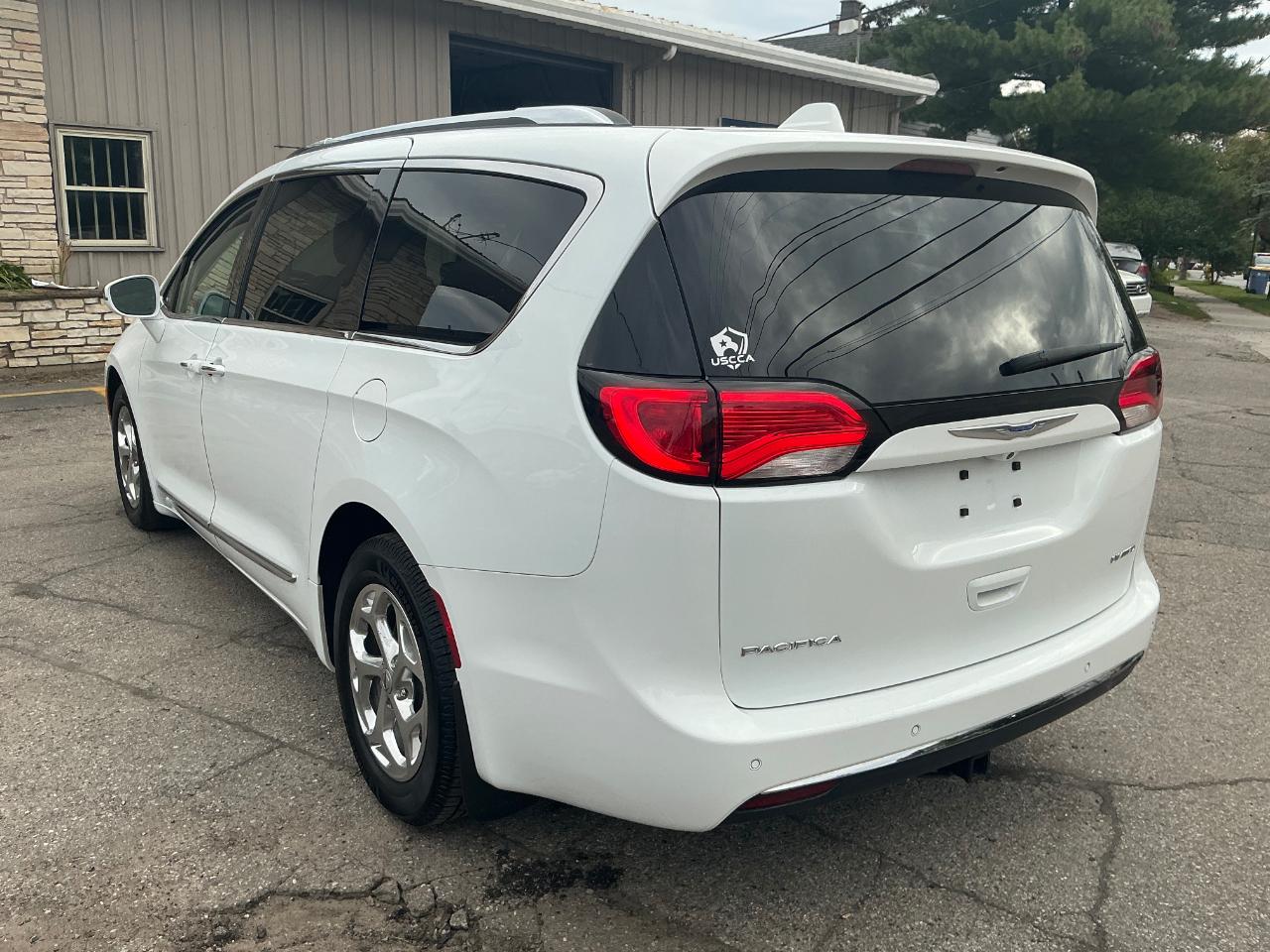 Chrysler Pacifica Limited 2018