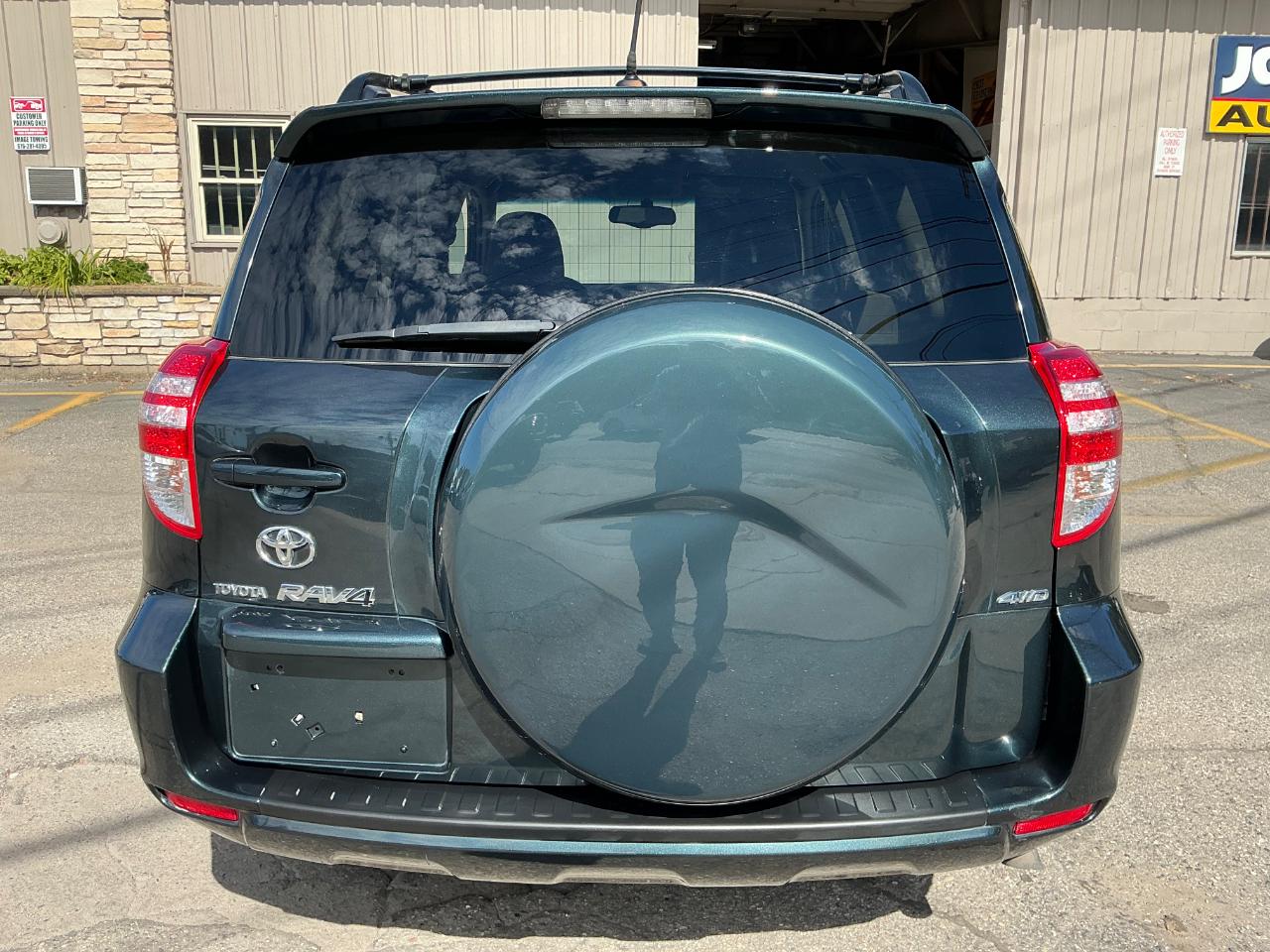 Toyota RAV4 Base I4 4WD 2009