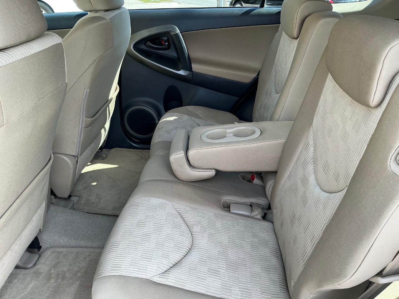 Toyota RAV4 Base I4 4WD 2009