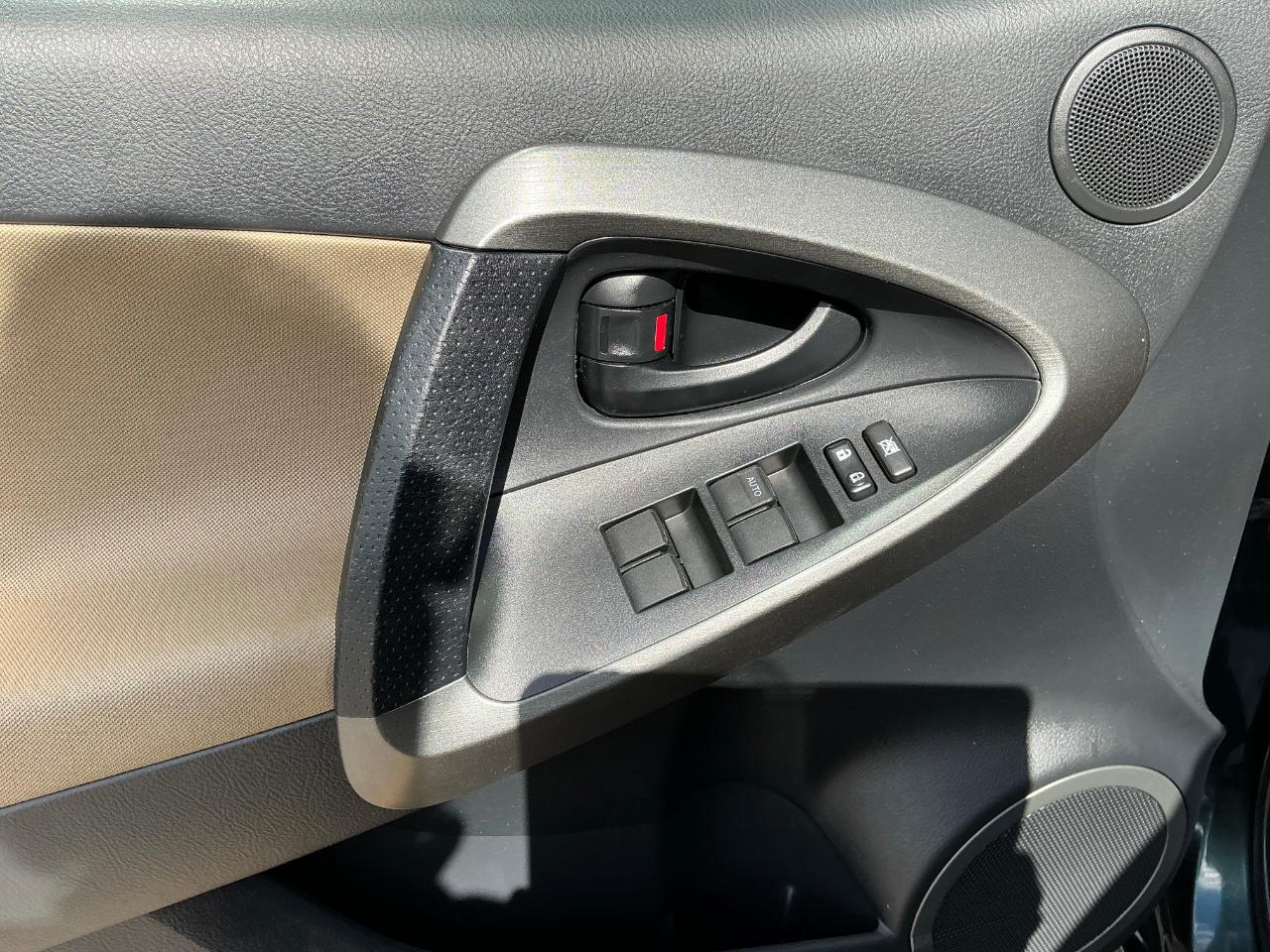 Toyota RAV4 Base I4 4WD 2009