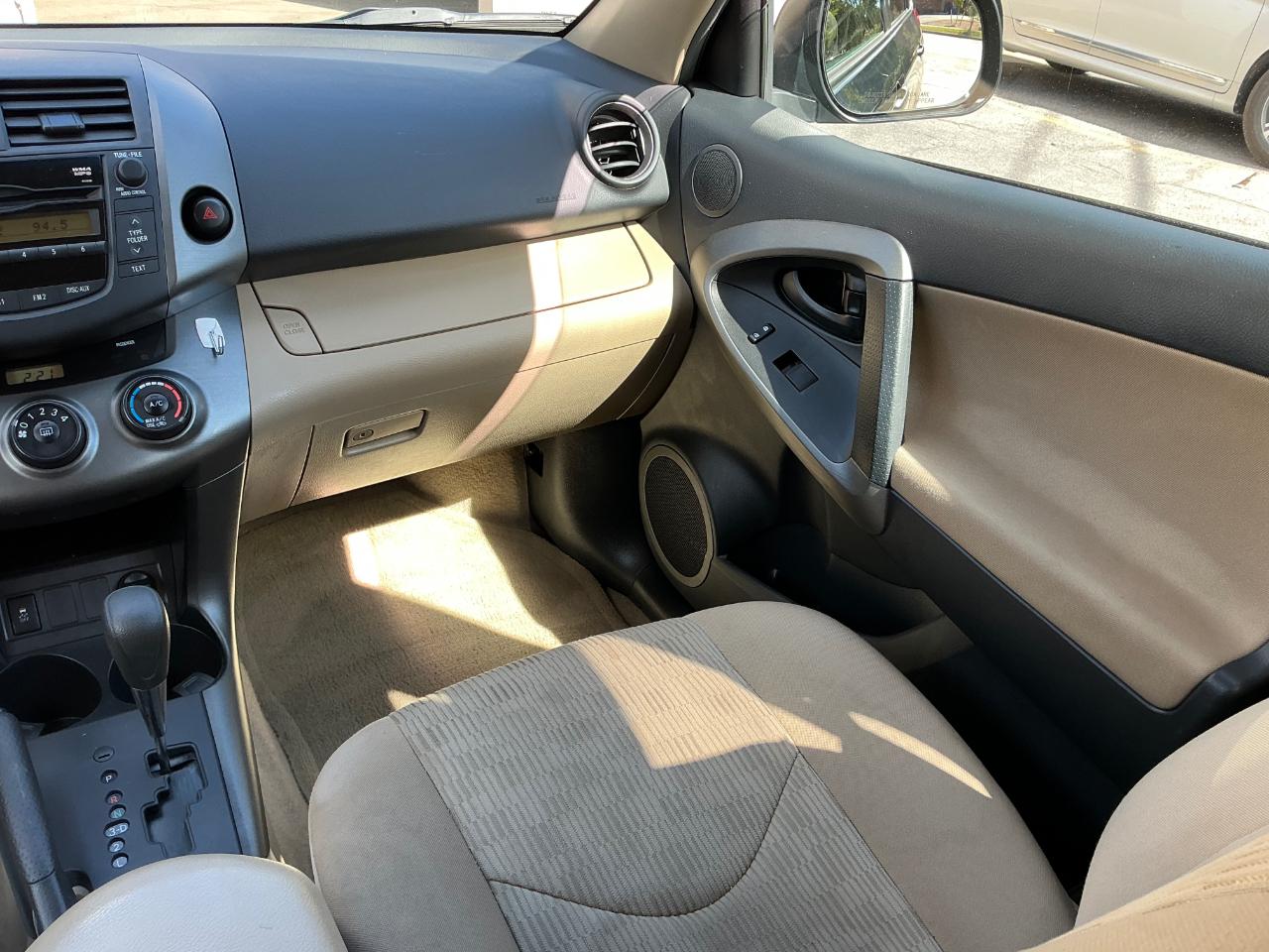 Toyota RAV4 Base I4 4WD 2009