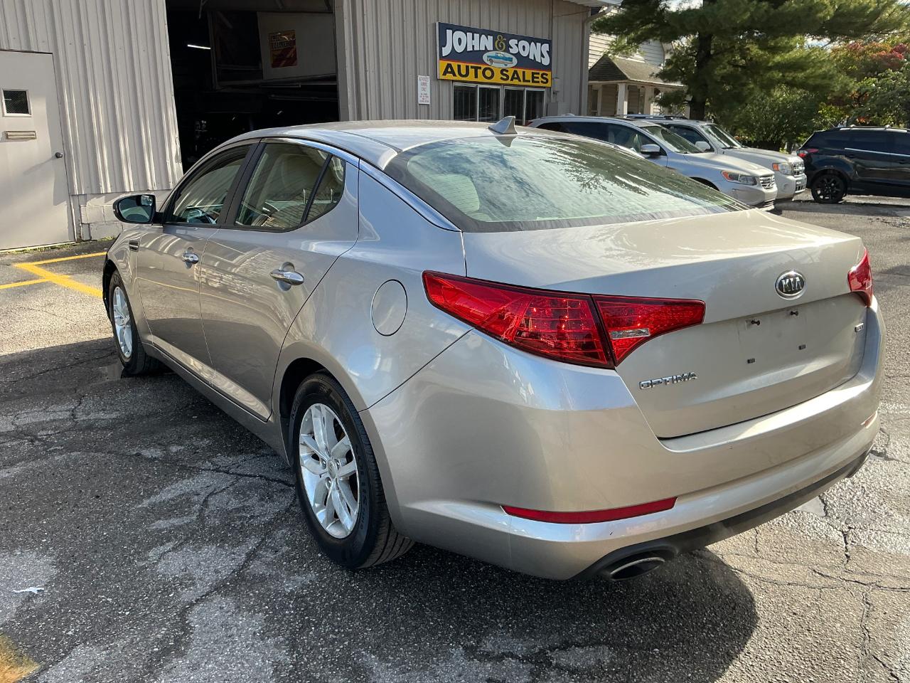 Kia Optima LX MT 2013