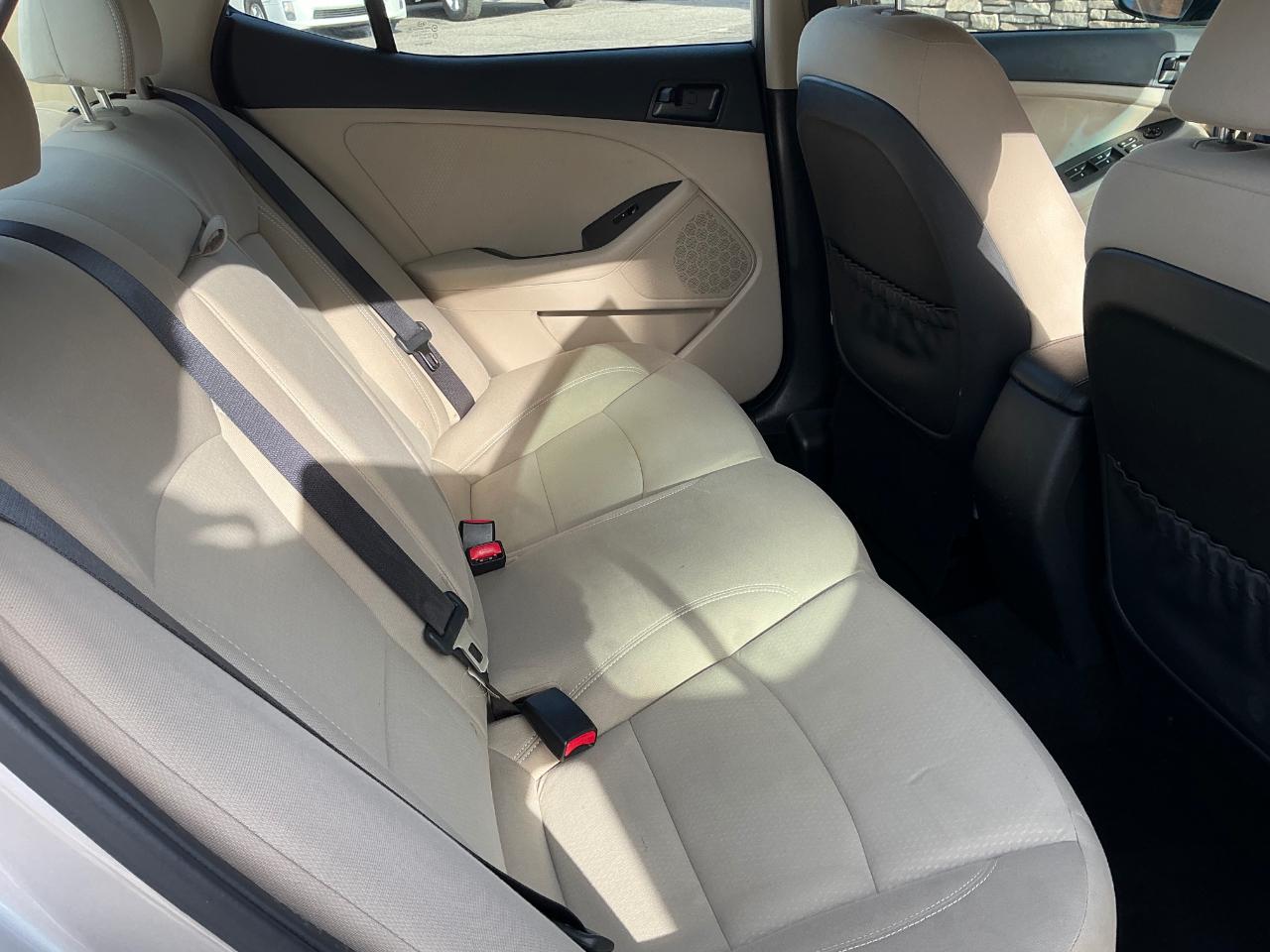 Kia Optima LX MT 2013