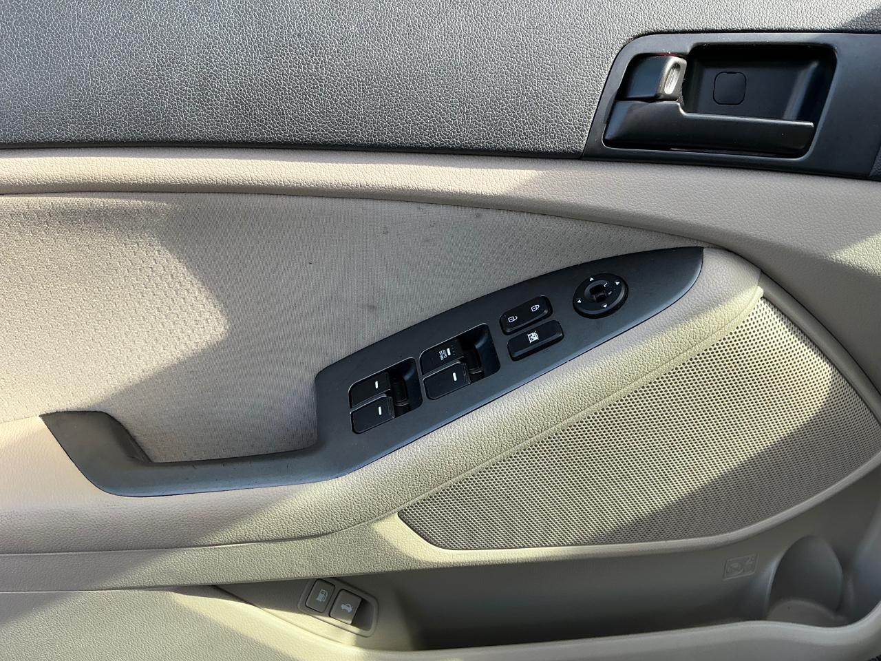 Kia Optima LX MT 2013