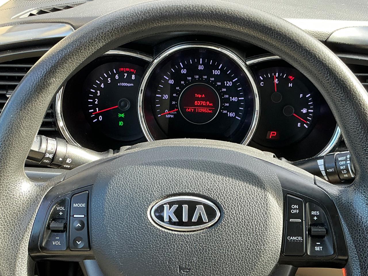 Kia Optima LX MT 2013