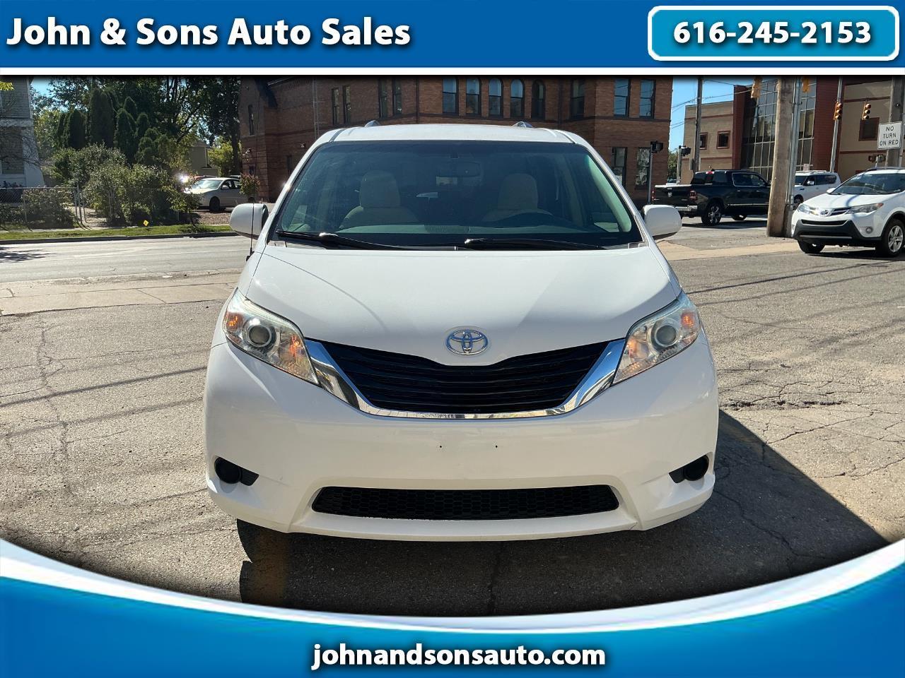 Toyota Sienna LE AWD 7-Passenger V6 2014