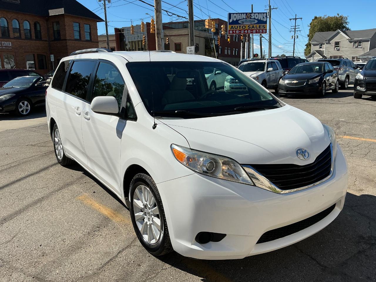 Toyota Sienna LE AWD 7-Passenger V6 2014