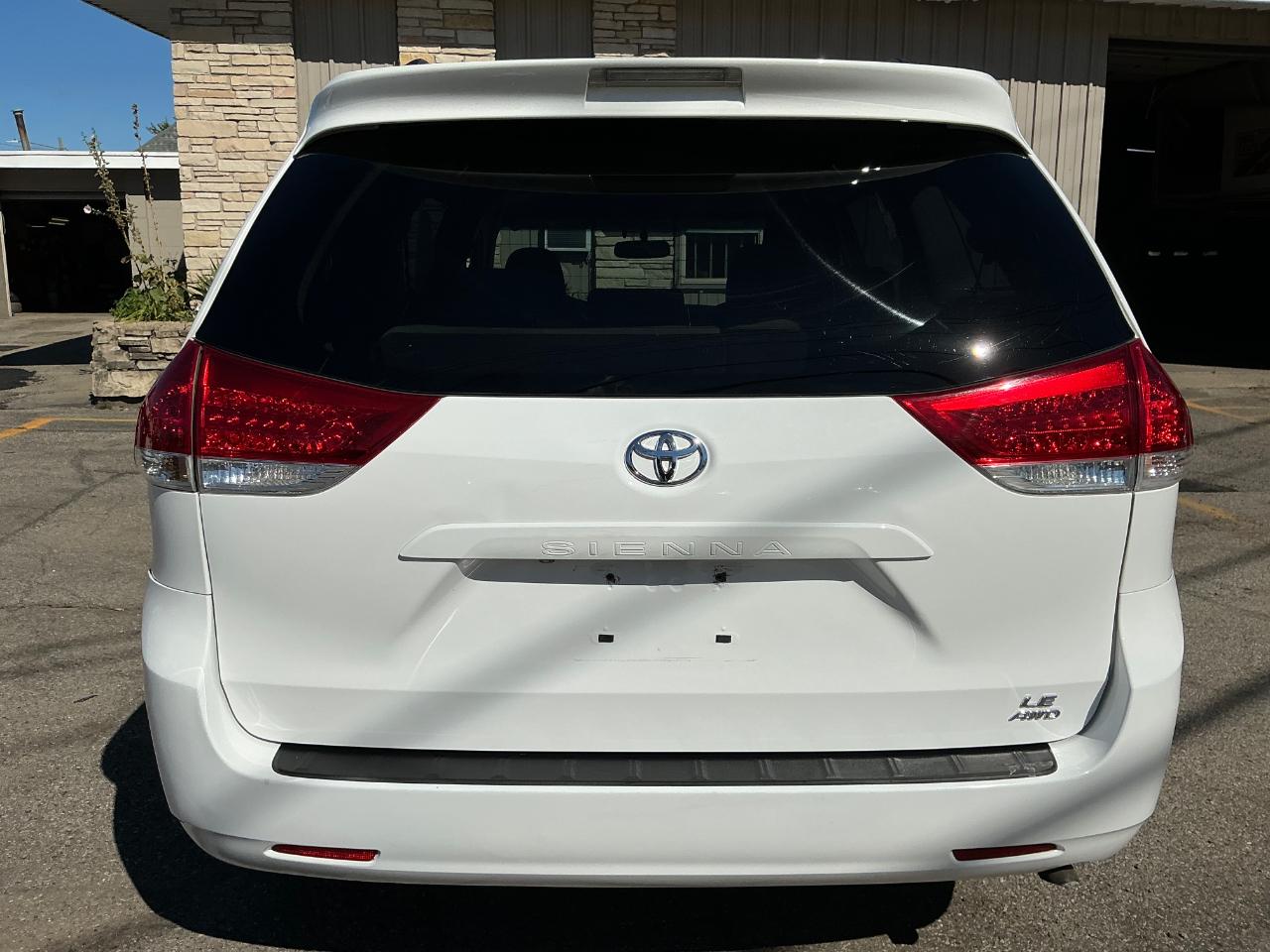 Toyota Sienna LE AWD 7-Passenger V6 2014