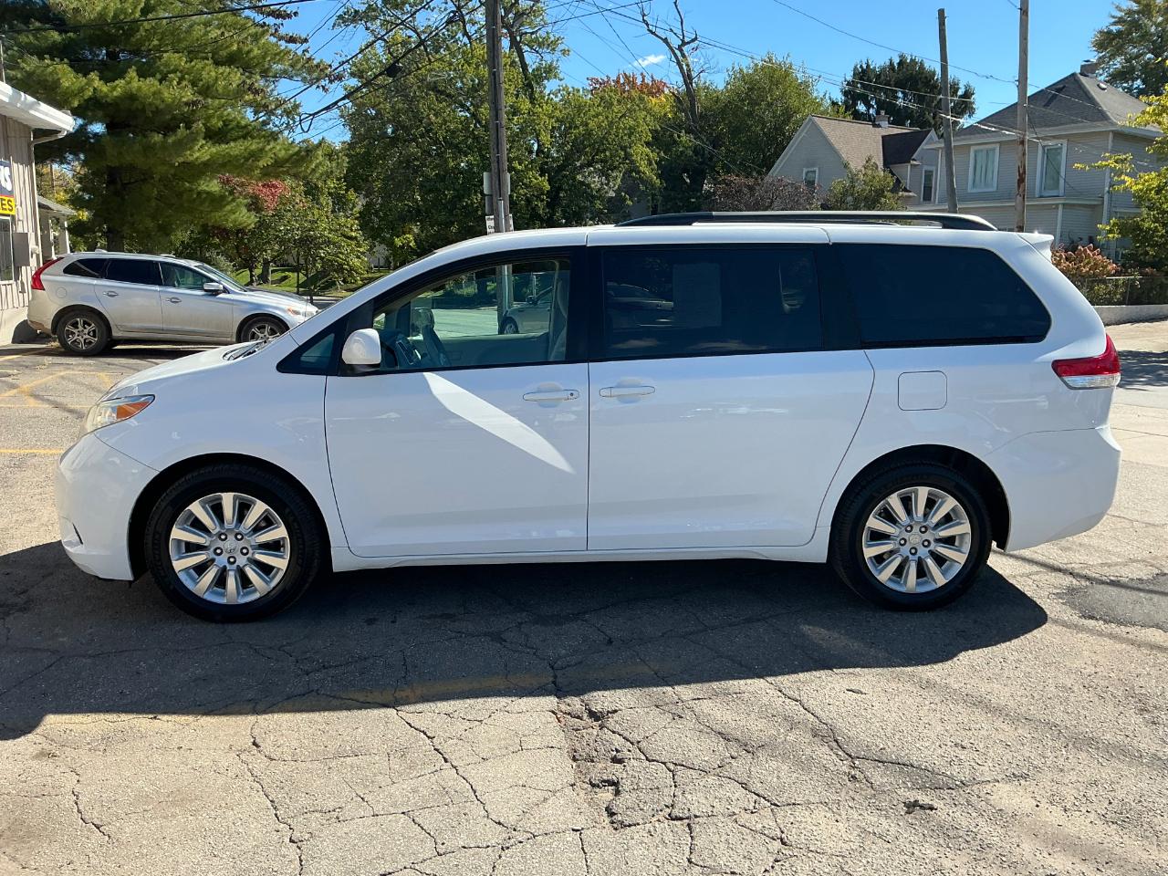 Toyota Sienna LE AWD 7-Passenger V6 2014