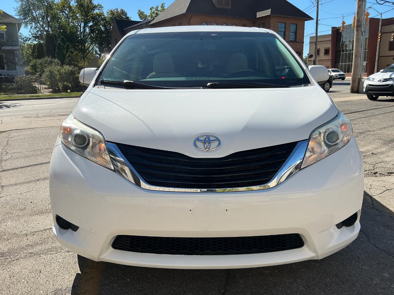 Toyota Sienna LE AWD 7-Passenger V6 2014