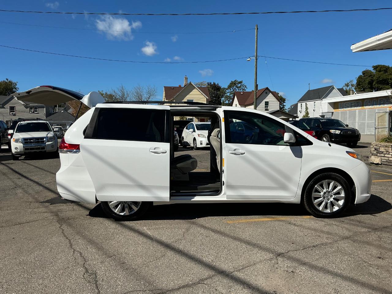 Toyota Sienna LE AWD 7-Passenger V6 2014