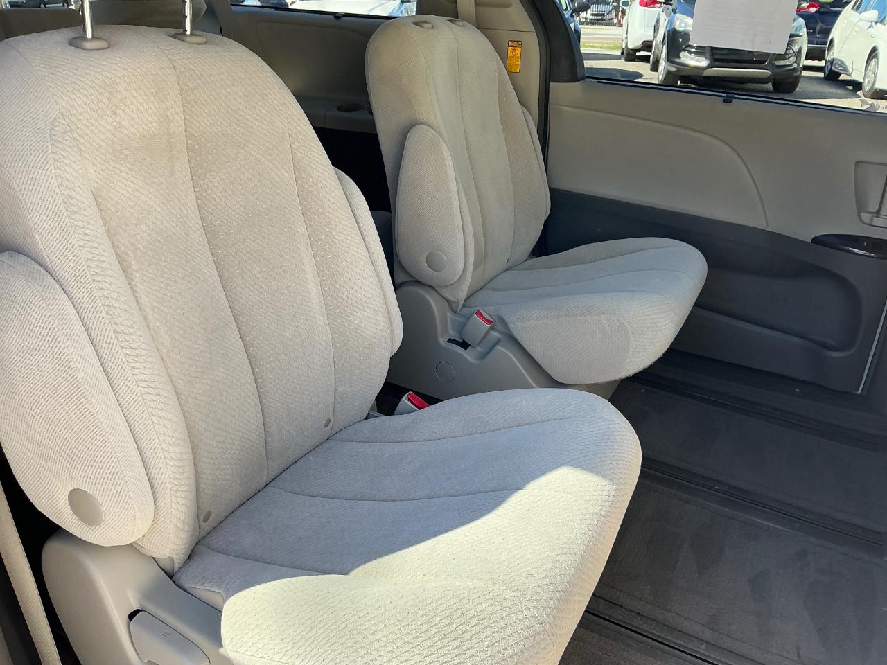 Toyota Sienna LE AWD 7-Passenger V6 2014
