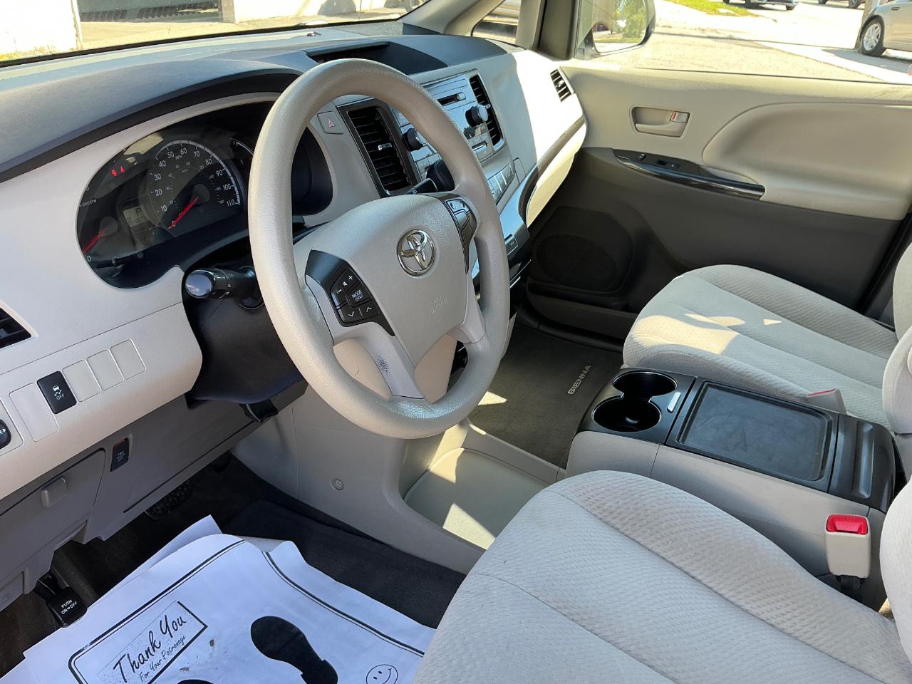Toyota Sienna LE AWD 7-Passenger V6 2014